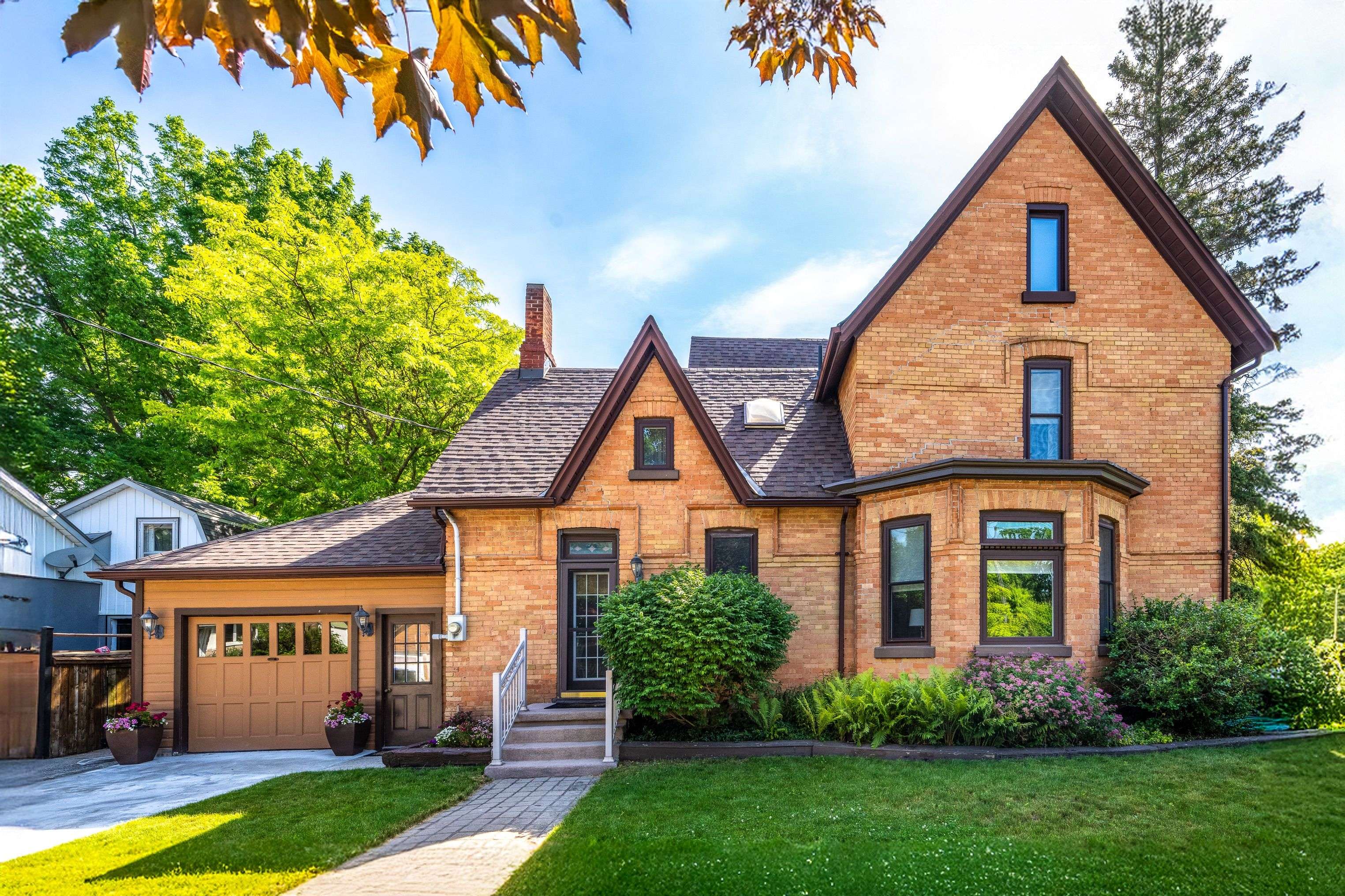 New Tecumseth, ON L9R 1G7,102 Wellington ST E