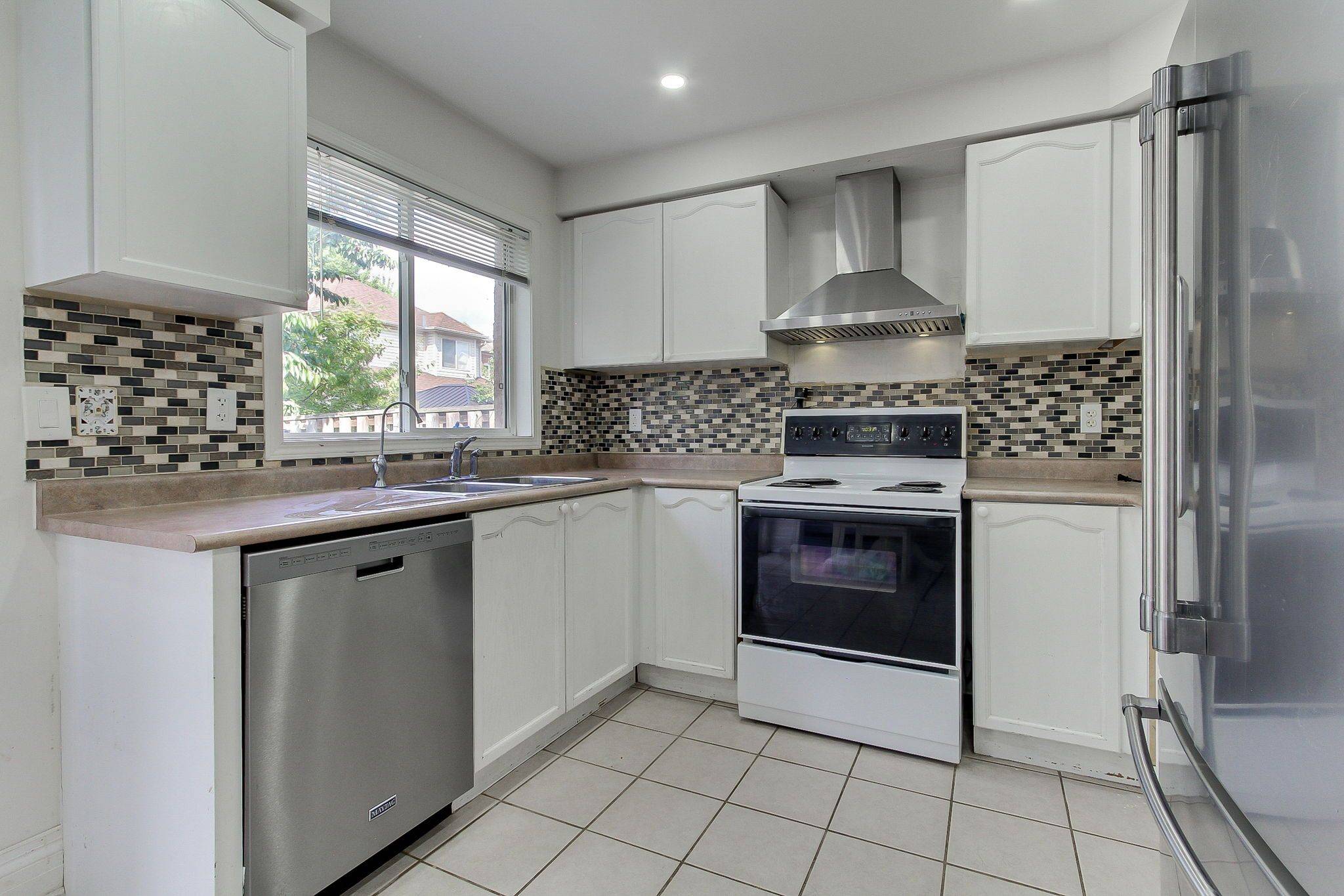 Oakville, ON L6M 4X2,2310 Grand Oak TRL