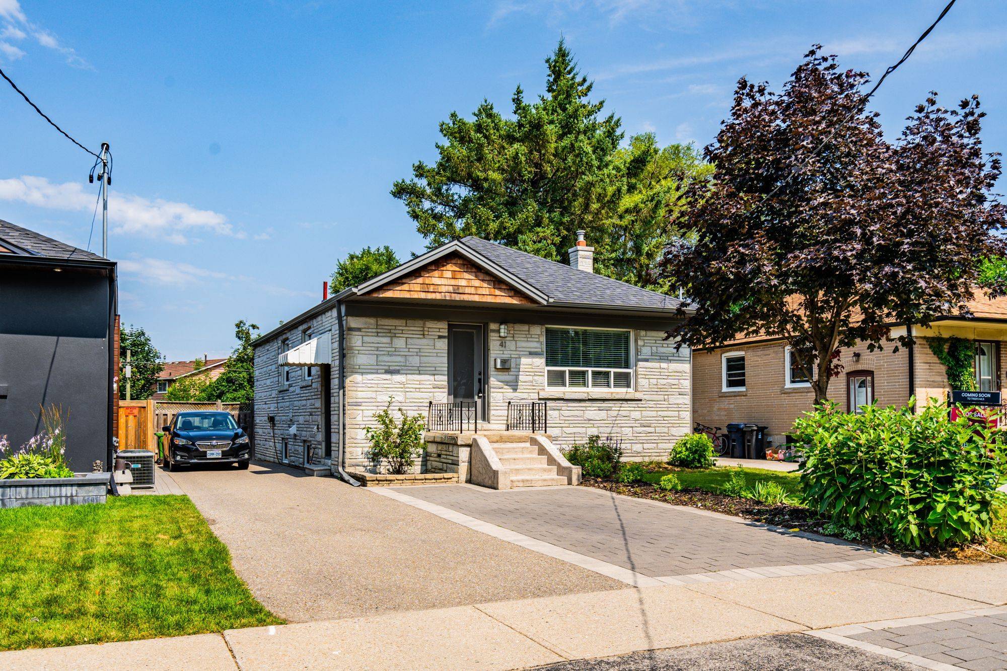 Toronto W06, ON M8W 4C1,41 Treeview DR #Upper