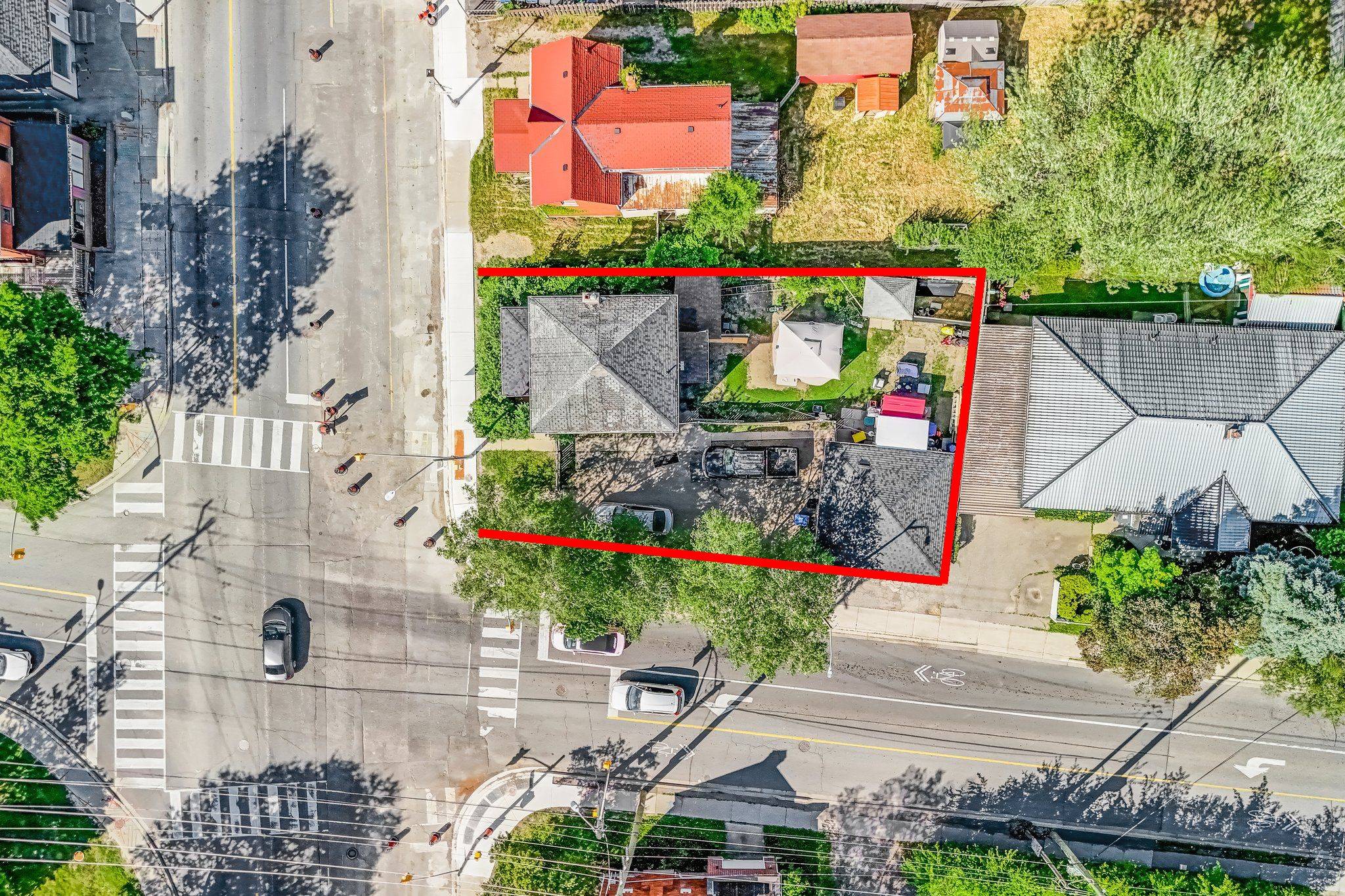 Brampton, ON L6Y 1M5,195 Queen ST W
