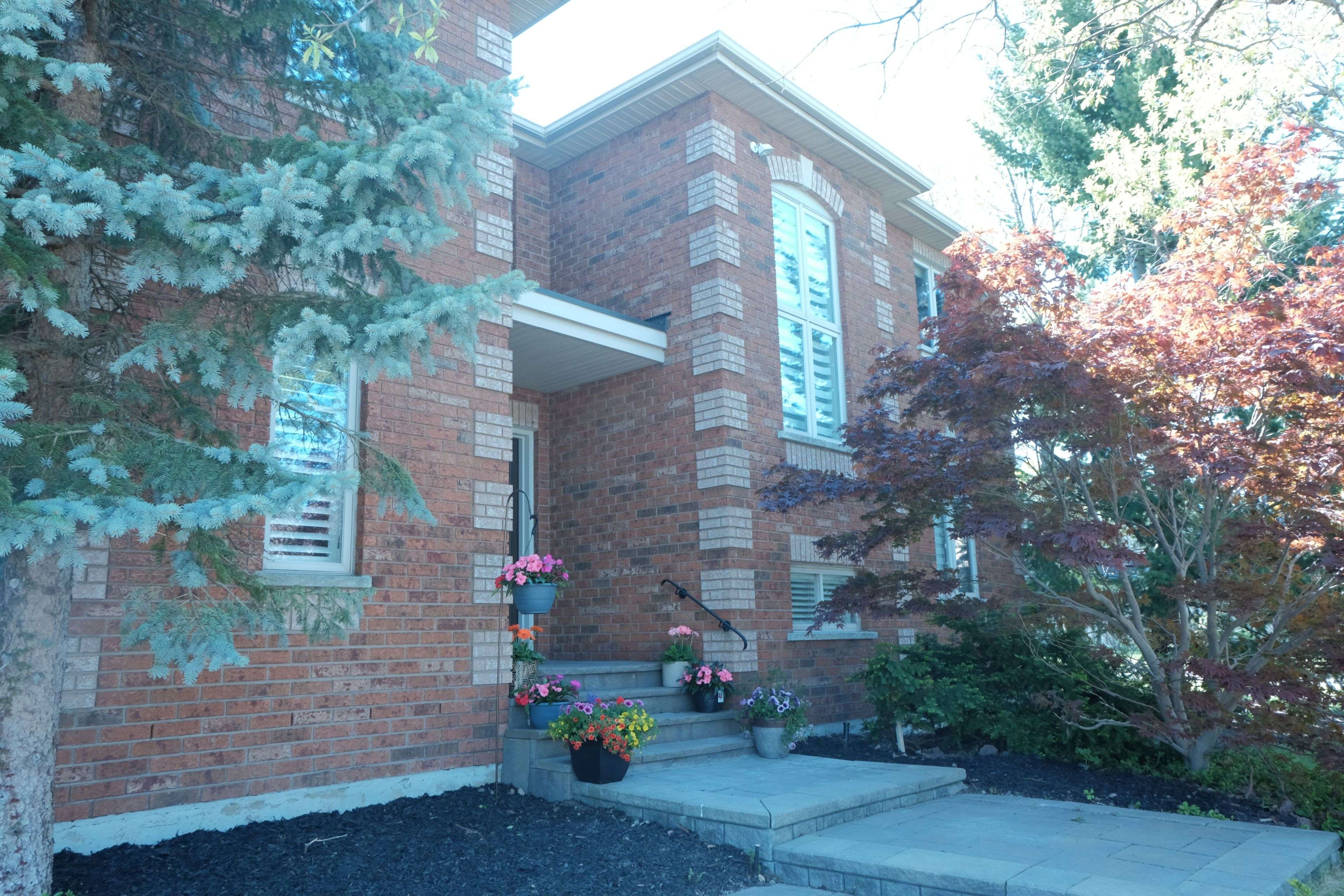 Oakville, ON L6H 6P4,385 Ambleside DR