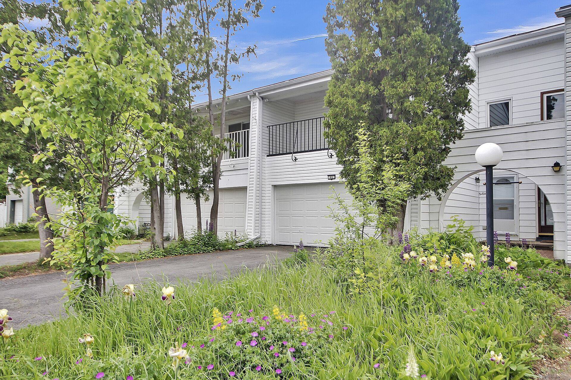 South Of Baseline To Knoxdale, ON K2H 5S2,41 Grady CRES