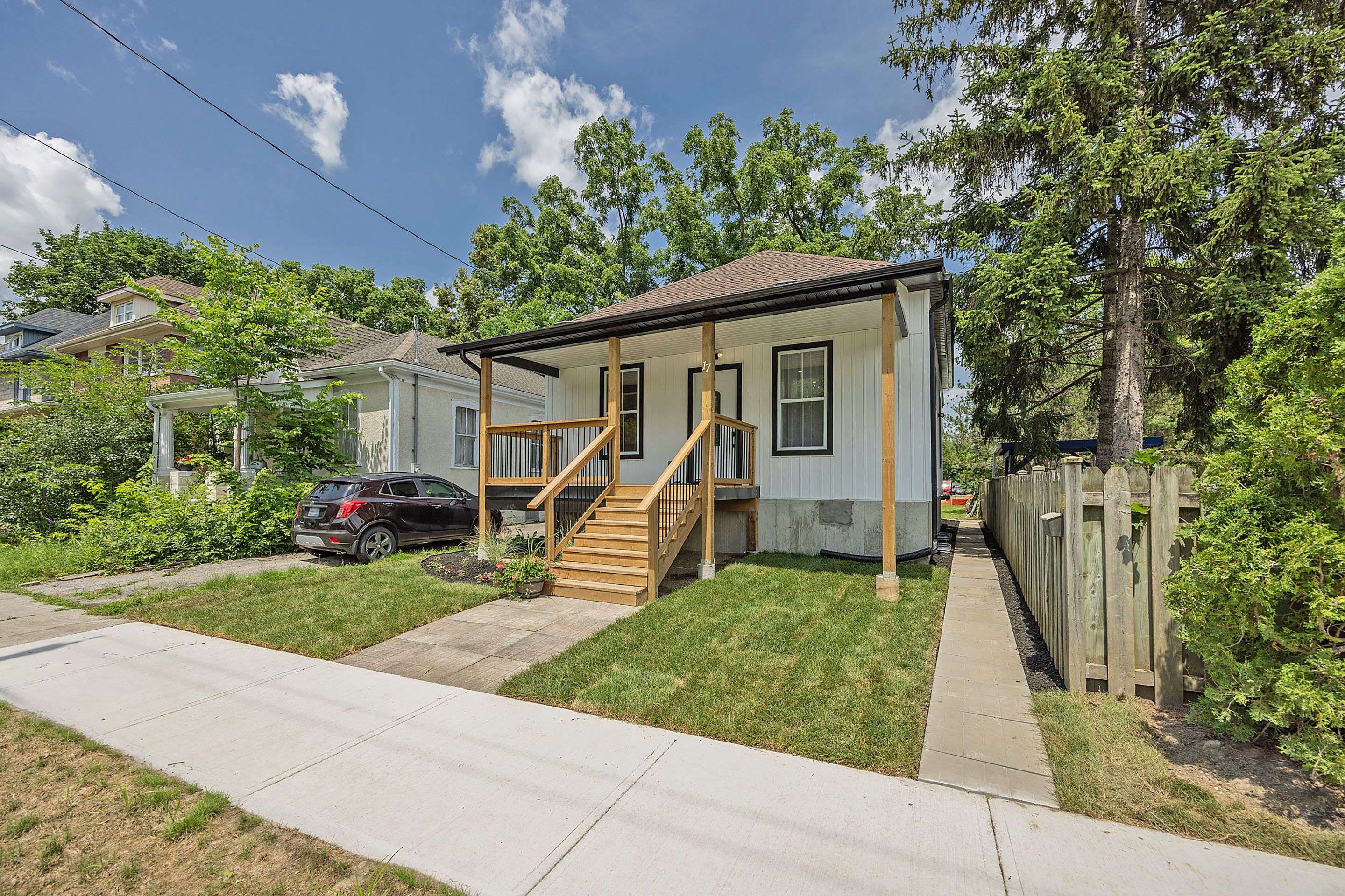 London South, ON N6J 1H7,17 Cove RD
