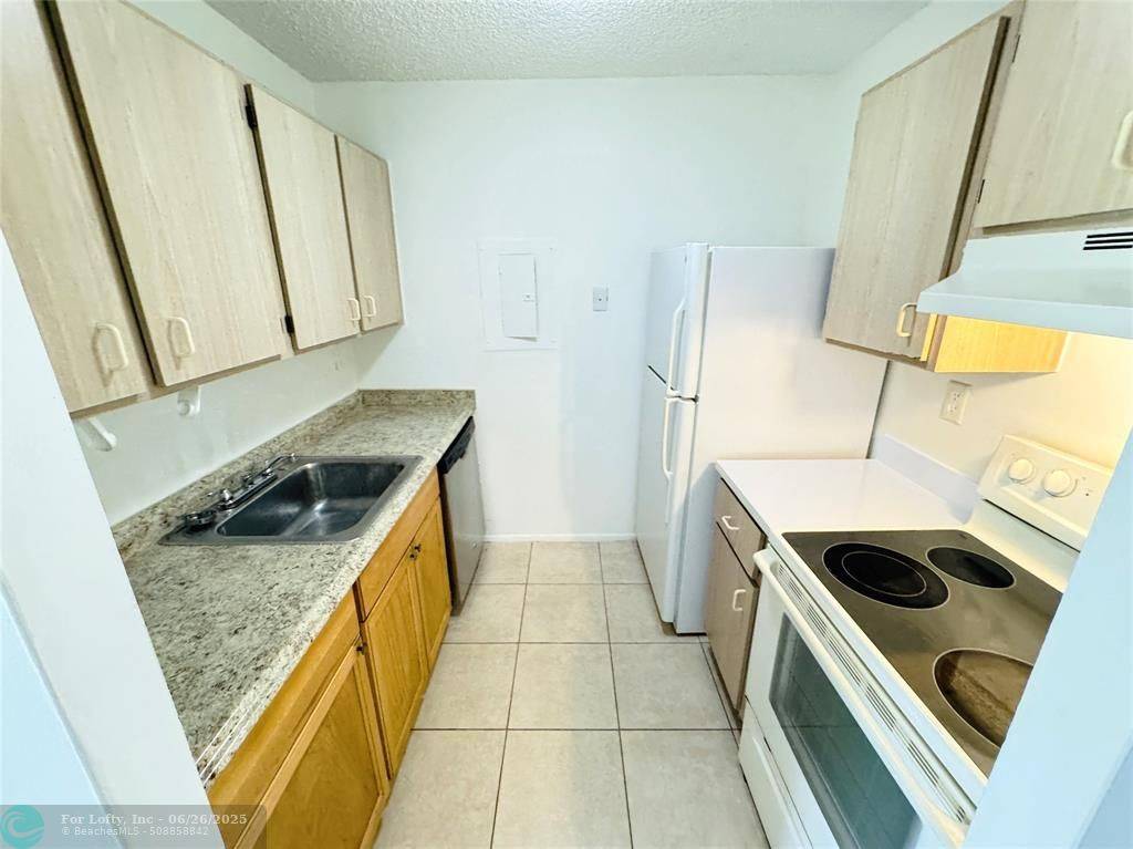 West Palm Beach, FL 33411,1101 N Benoist Farms Rd #101