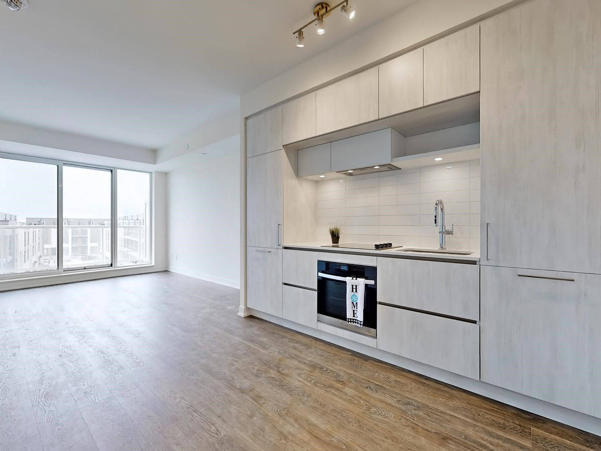 Richmond Hill, ON L4S 1M4,2 David Eyer RD #421
