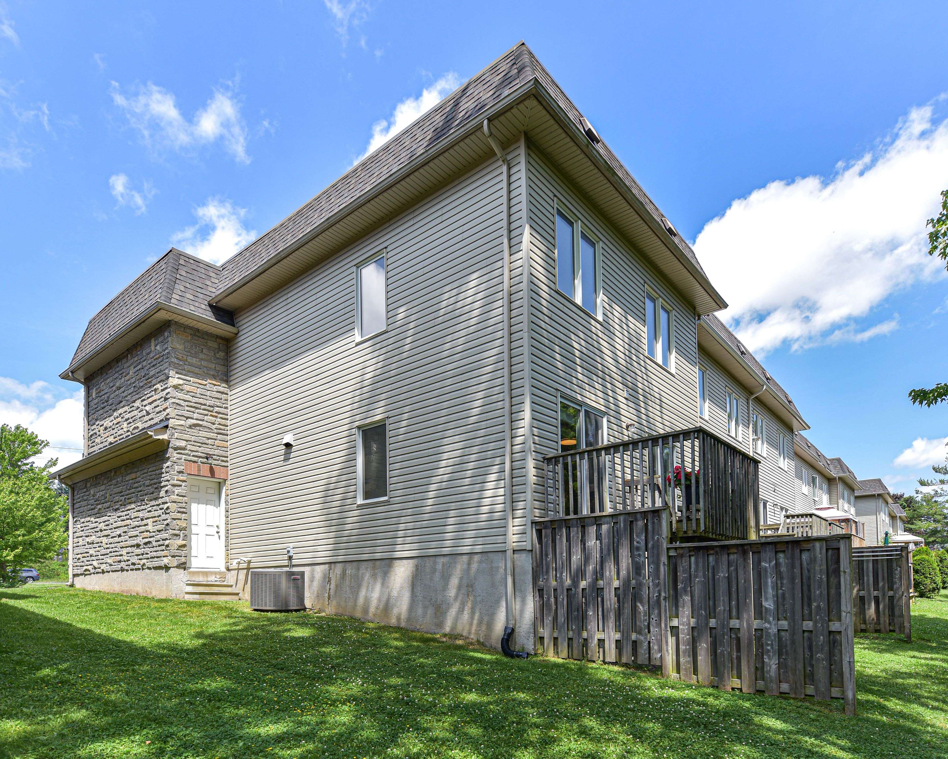 Orillia, ON L3V 7E8,1020 Mississaga ST W