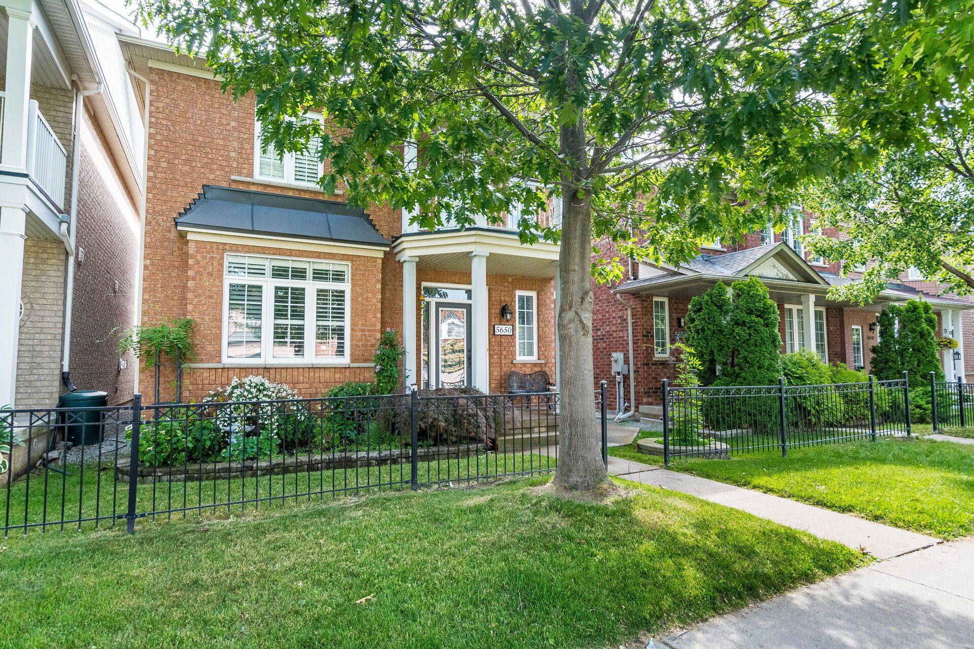 Mississauga, ON L5M 7E8,5650 Passion Flower BLVD