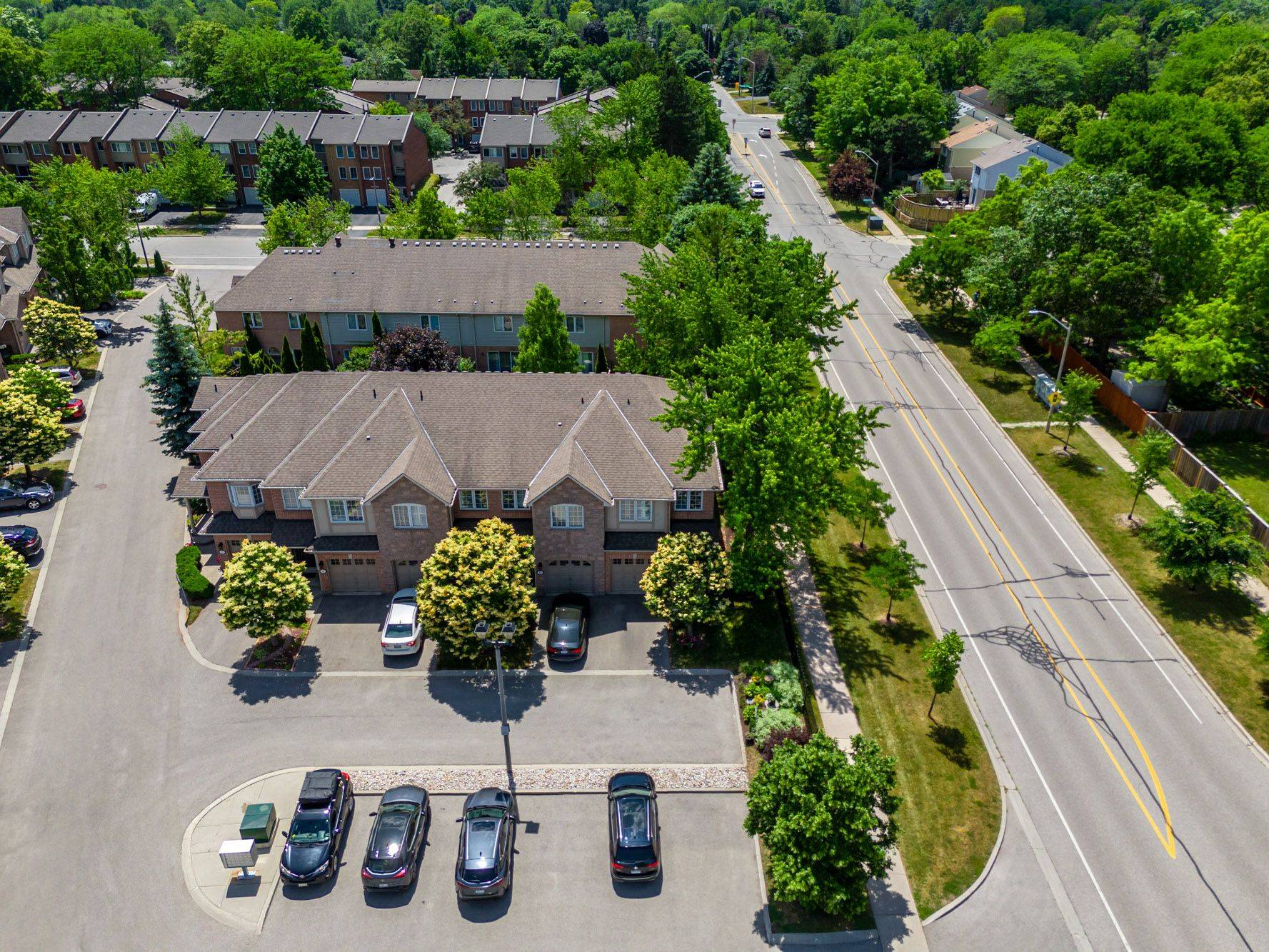 Oakville, ON L6H 2S5,1050 Grand BLVD #11