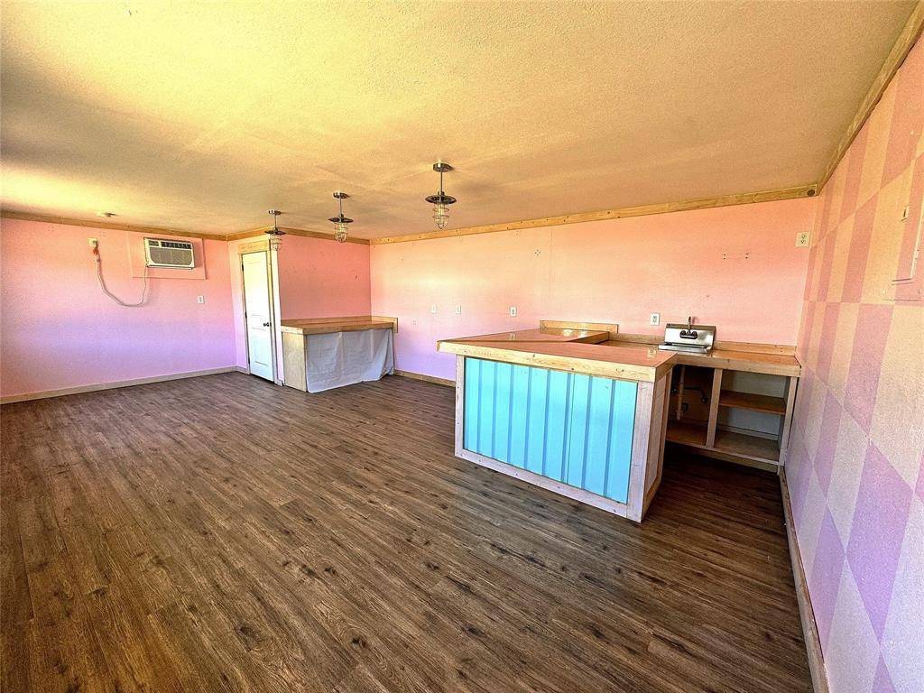 Malakoff, TX 75148,502 E Royall Boulevard