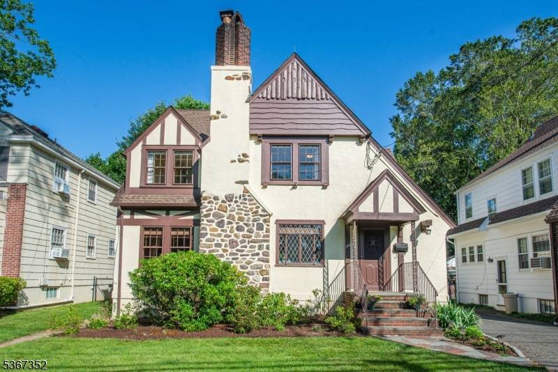West Caldwell Twp., NJ 07006,148 Smull Ave
