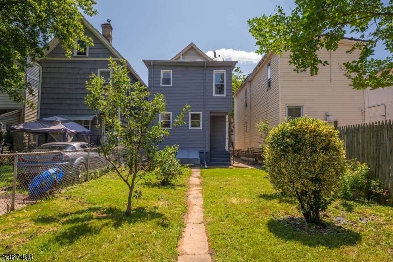 Elizabeth City, NJ 07201,576 Walnut St