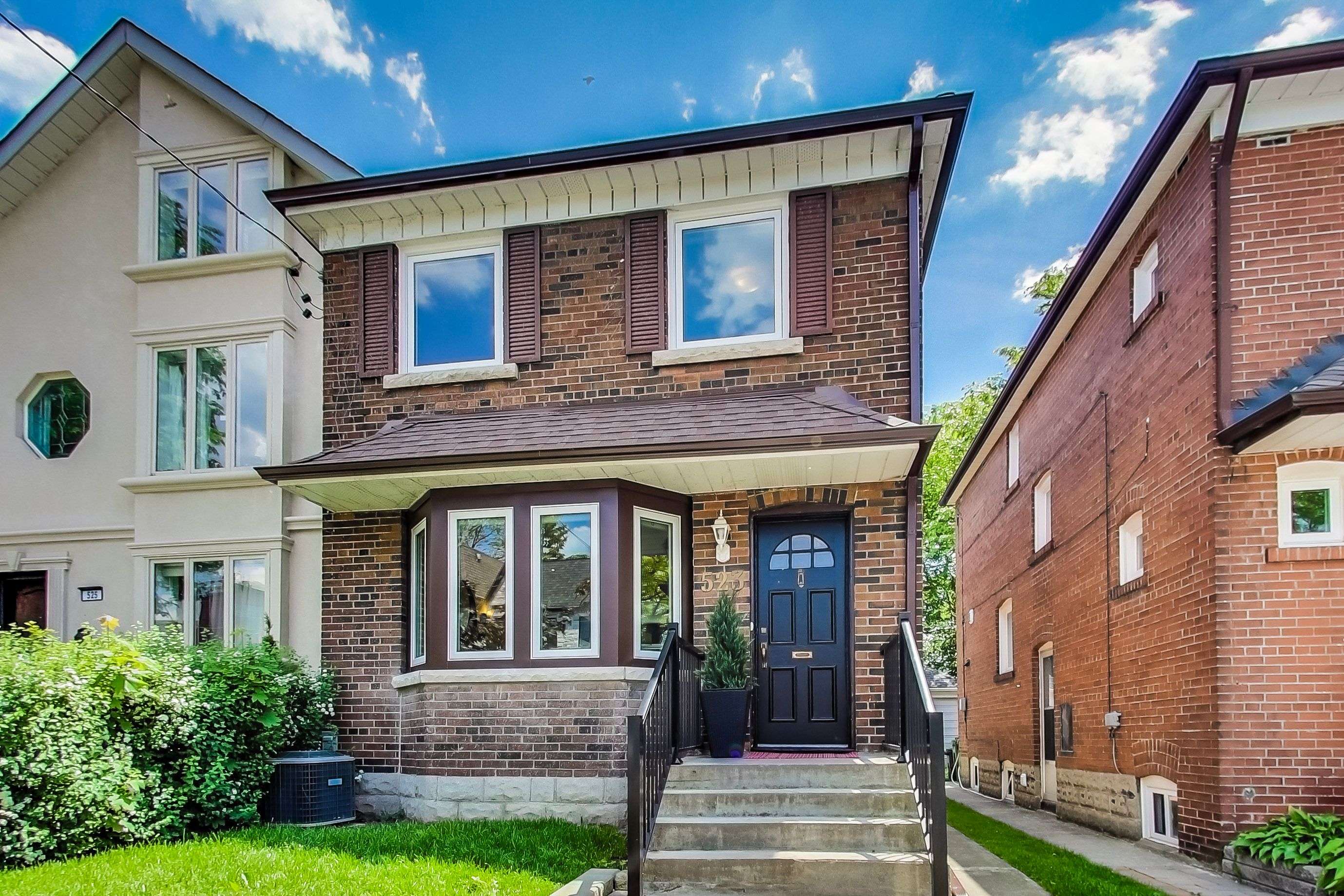 Toronto C10, ON M4S 1X1,523 Soudan AVE