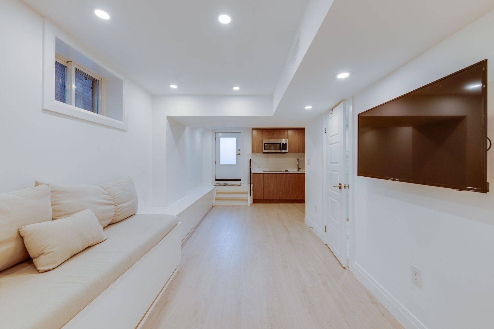 Toronto E01, ON M4J 4V6,210 Parkmount RD #Lower