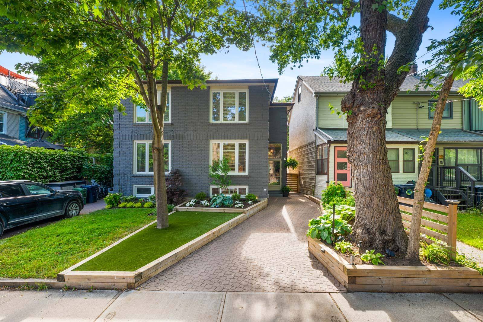 Toronto E01, ON M4L 2W3,6 Woodfield RD
