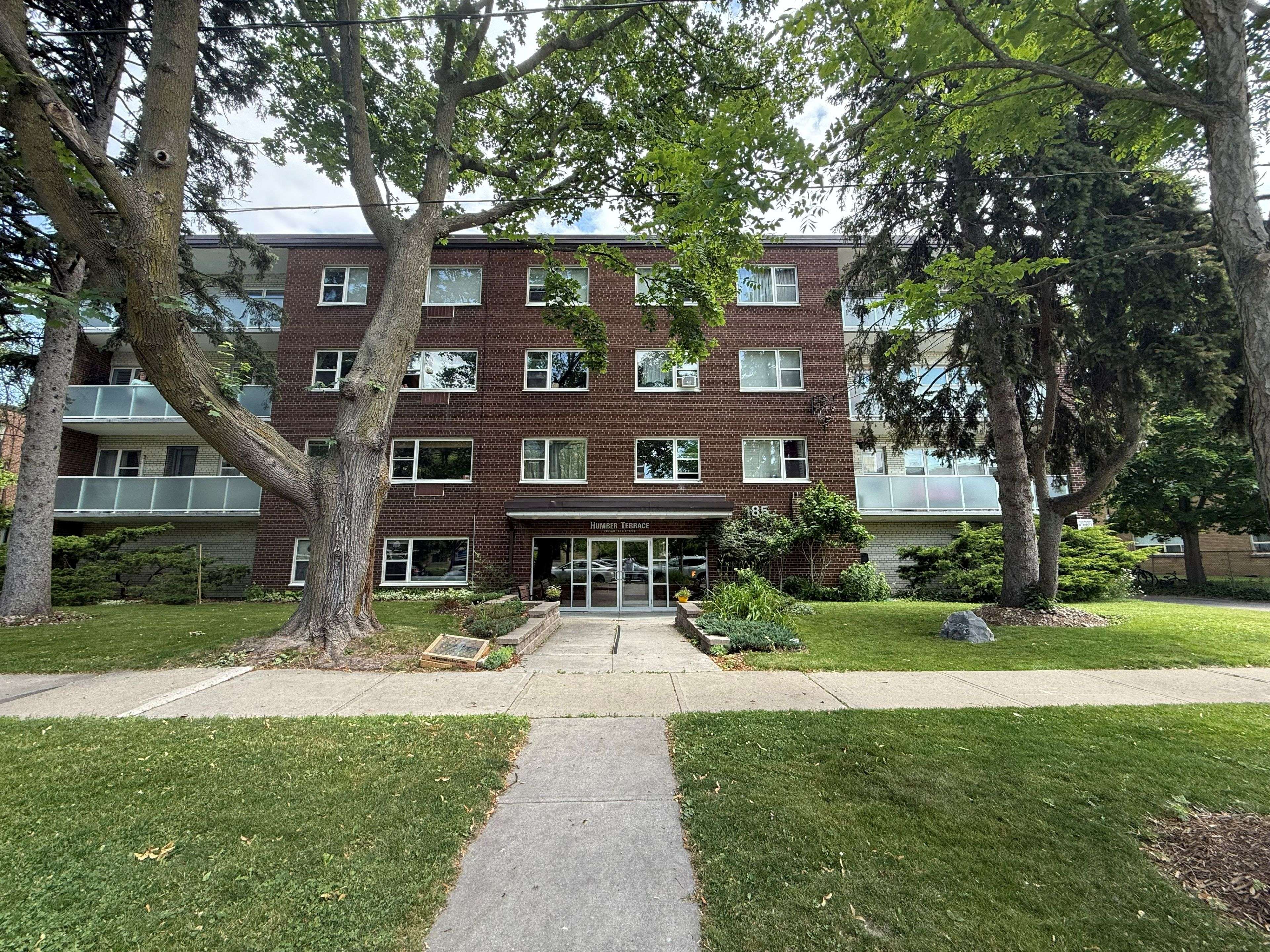 Toronto W07, ON M8Y 3N5,185 Stephen DR #201