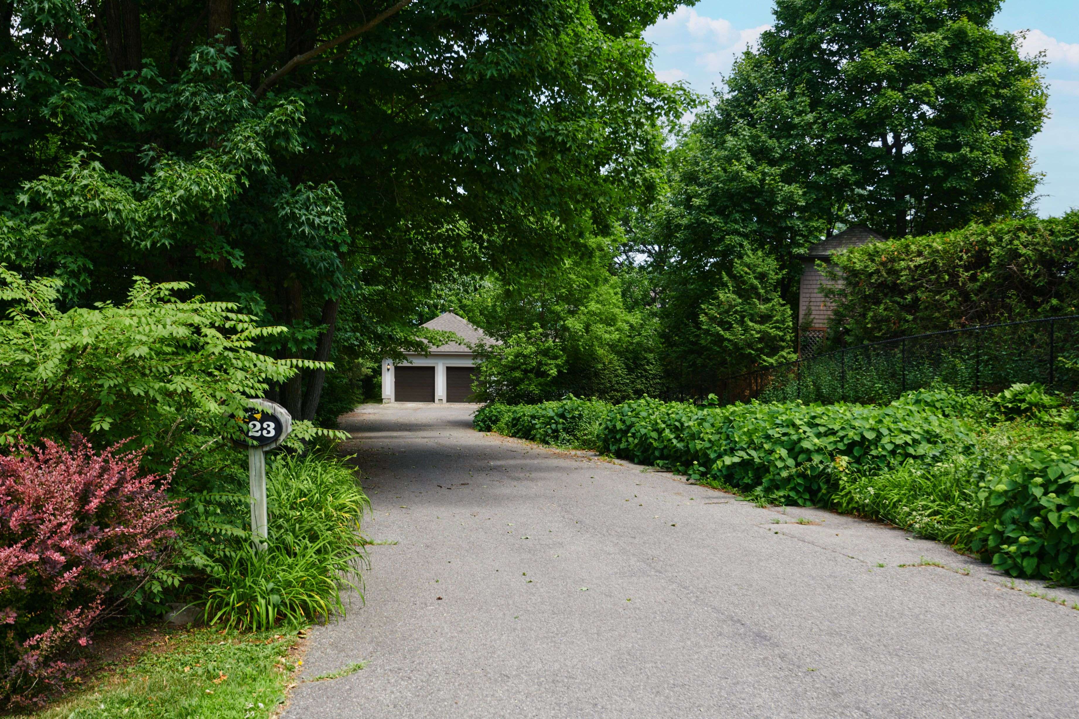 Beacon Hill North - South And Area, ON K1J 6L7,23 DAVIDSON DR