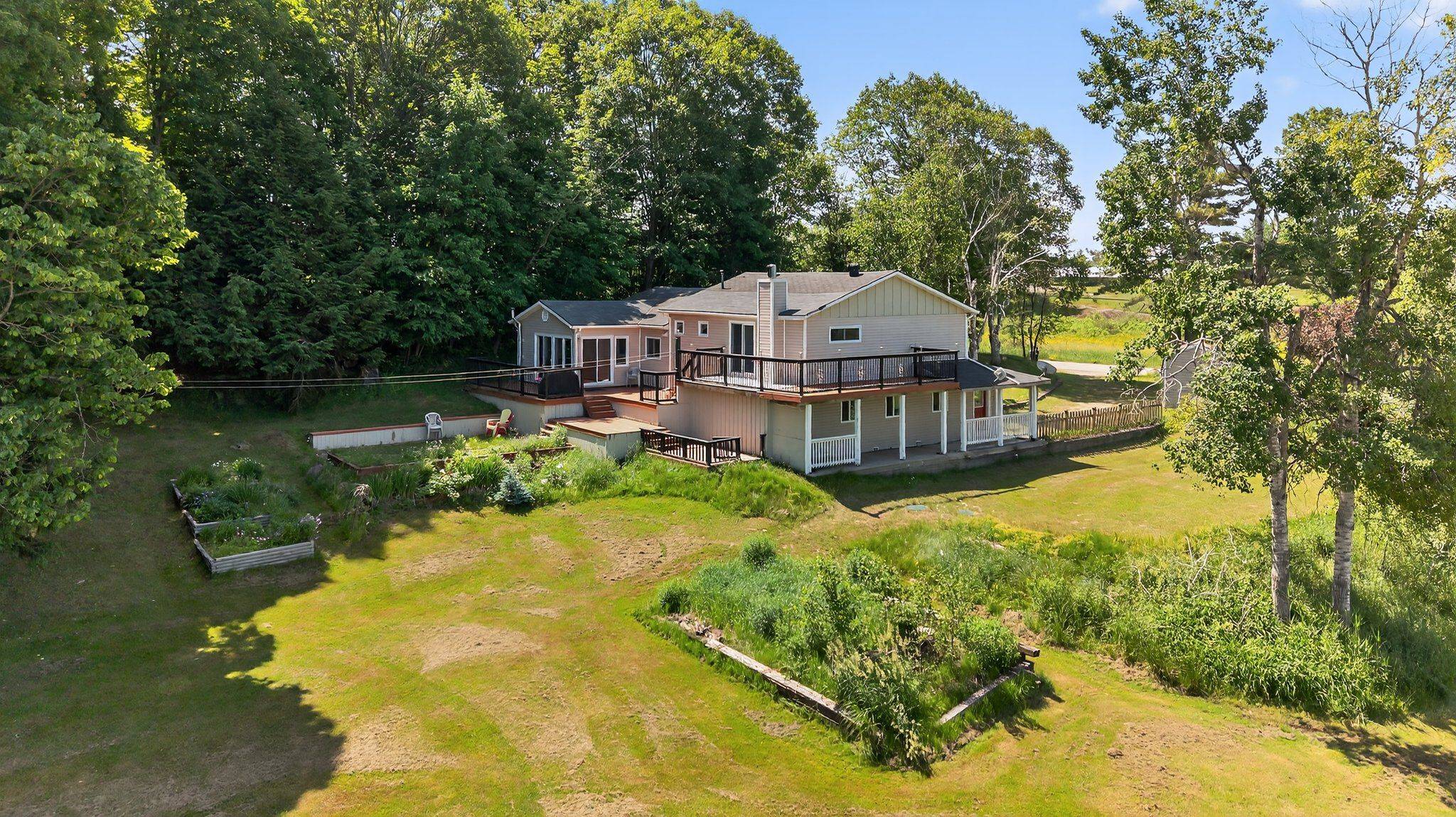 Bracebridge, ON P1L 1W8,1236 Golden Beach RD