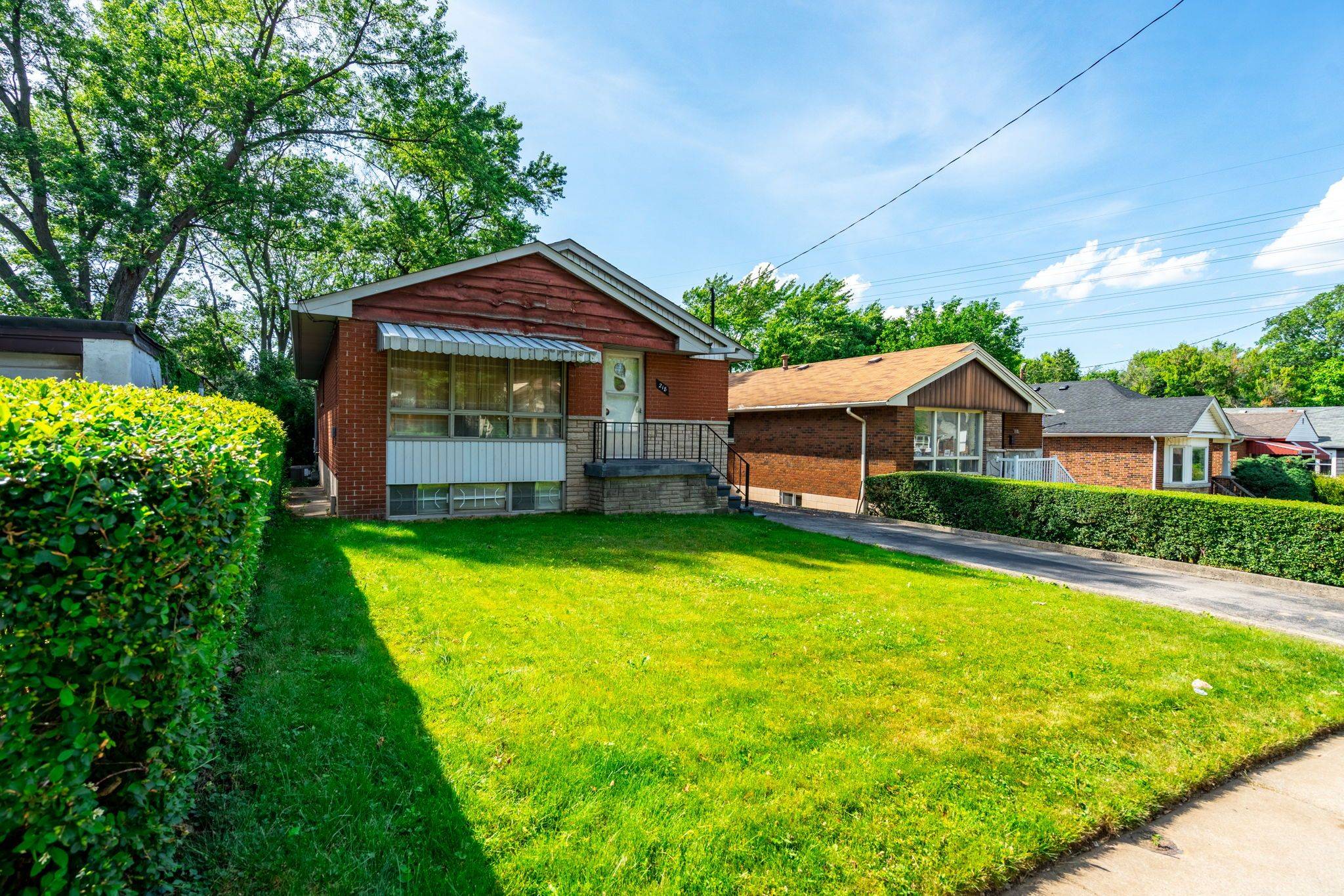 Hamilton, ON L8S 2V1,218 BOWMAN ST