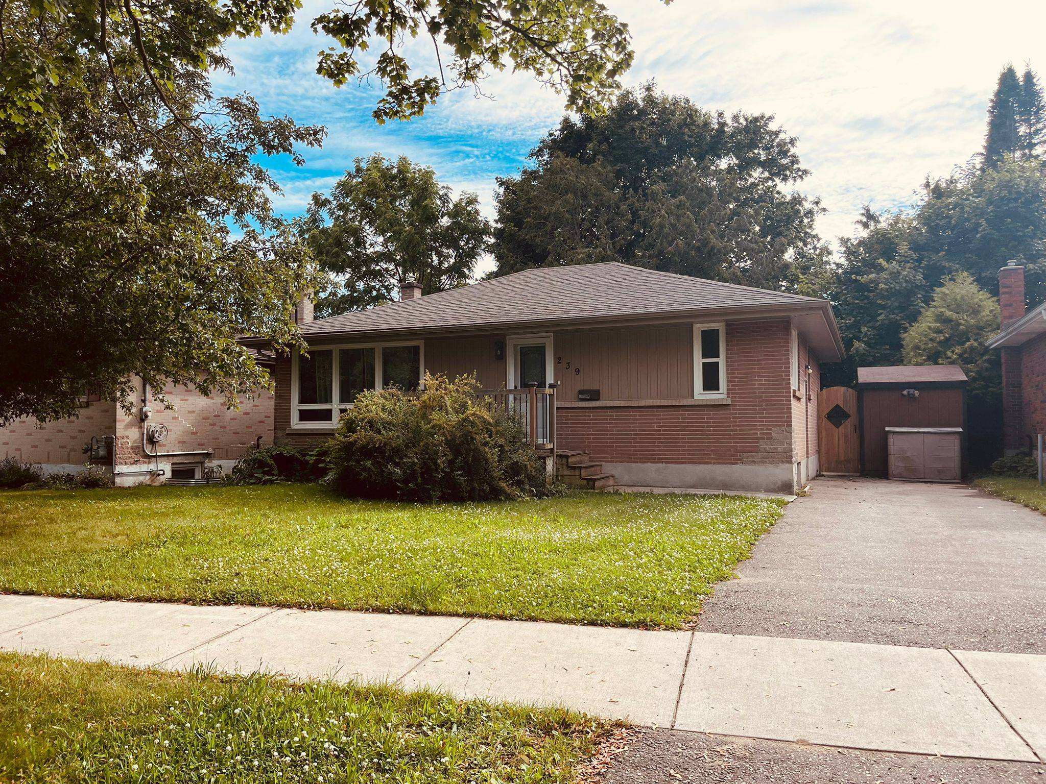 London East, ON N5W 4Z9,239 Goddard BLVD