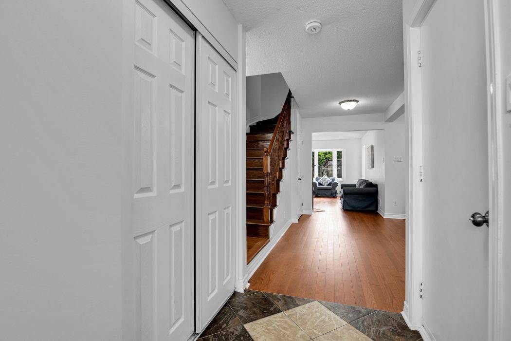 Hunt Club - South Keys And Area, ON K1G 5E1,72 Woodbury CRES
