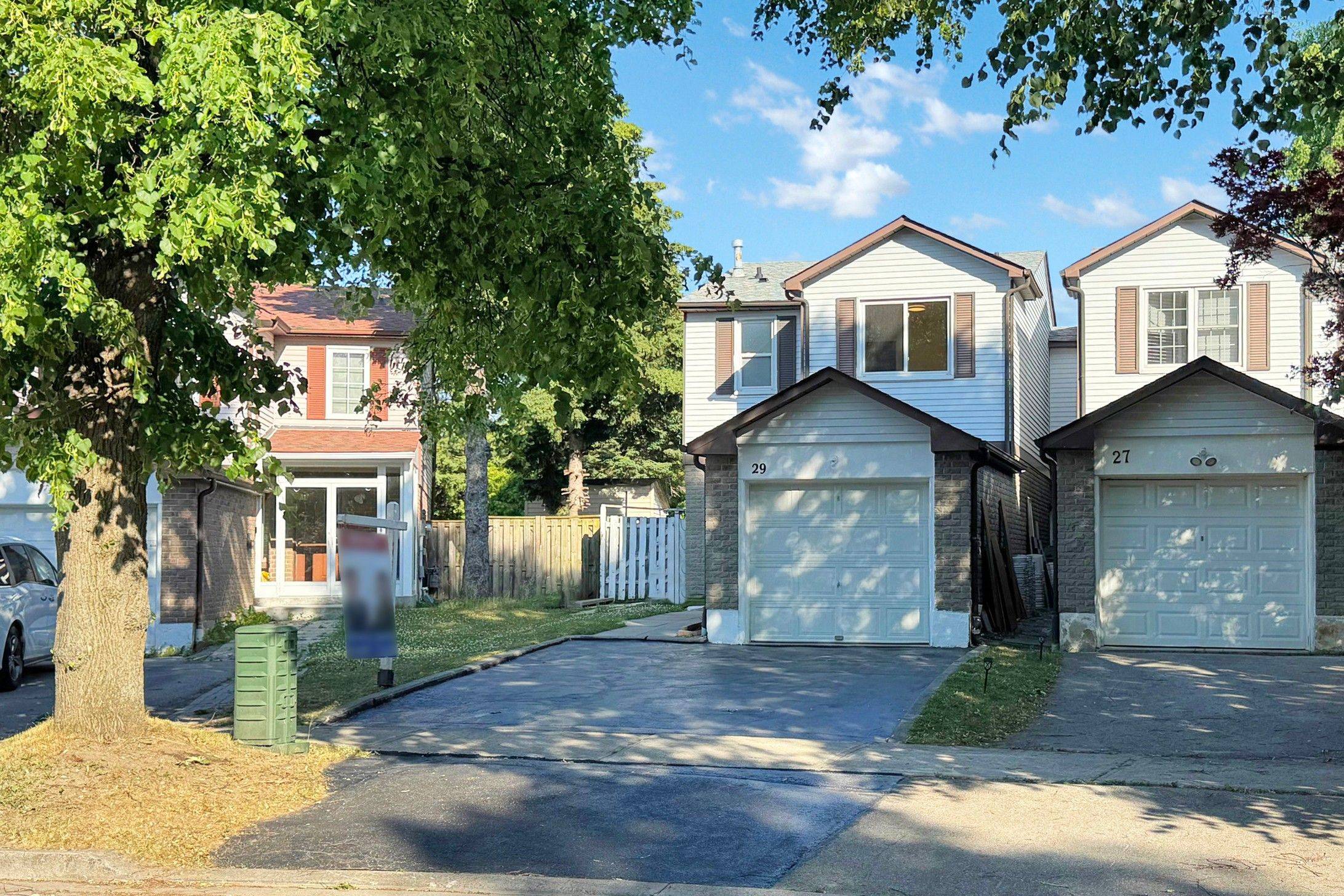 Toronto E07, ON M1V 2A9,29 Green Spring DR