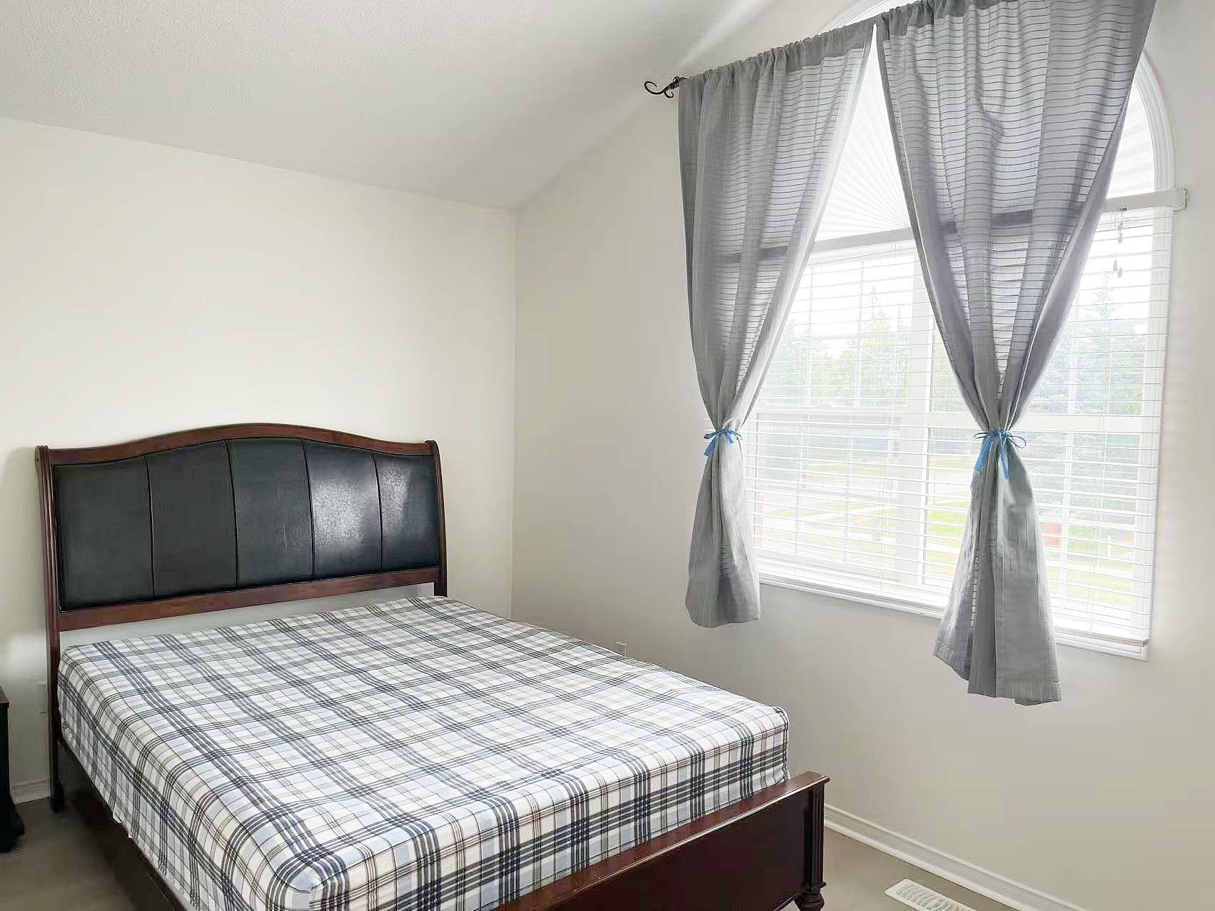 Whitby, ON L1P 1P1,4 Twin Streams RD #(2Bedrooms)