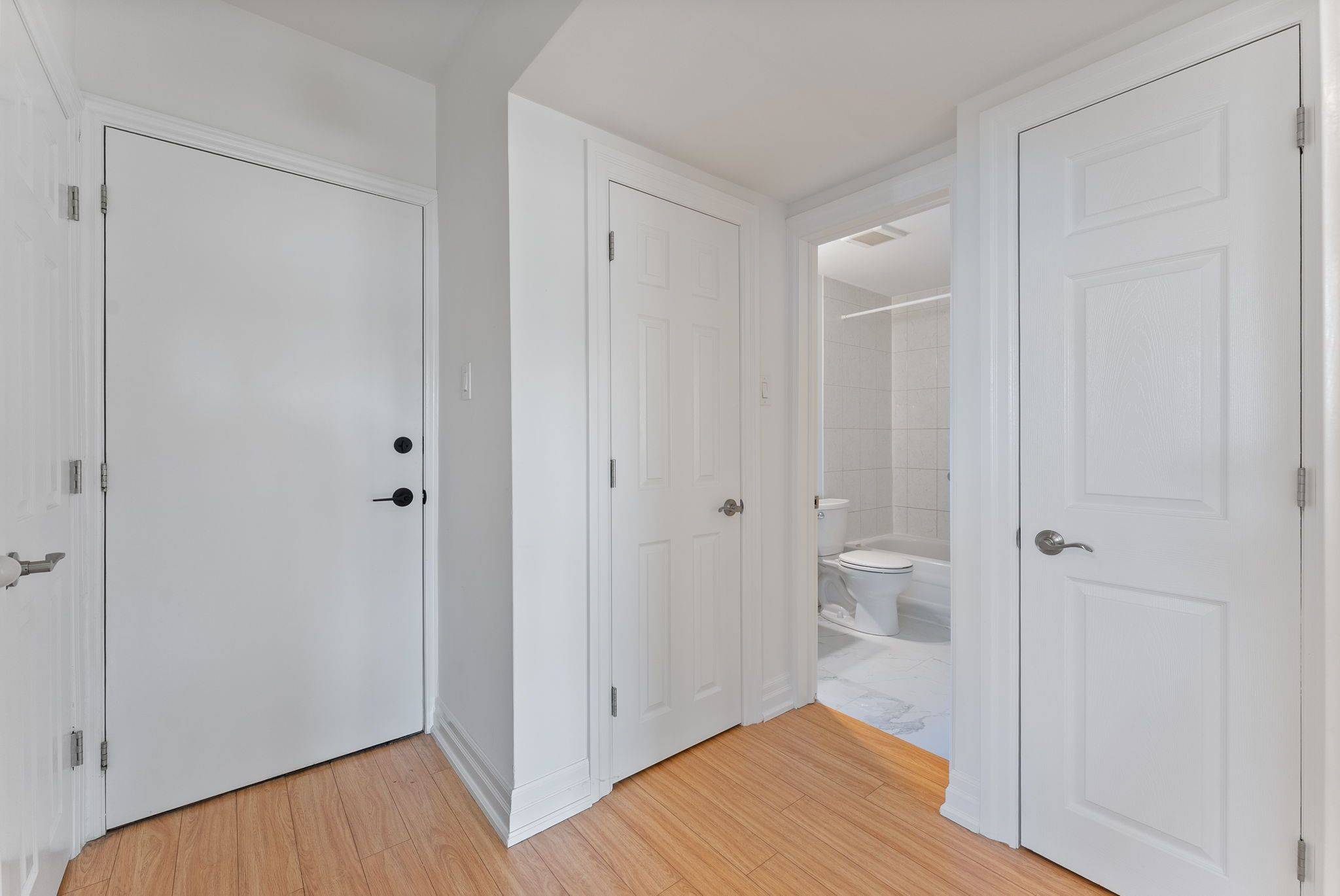 Burlington, ON L7T 3J1,985 Kingsway DR #5