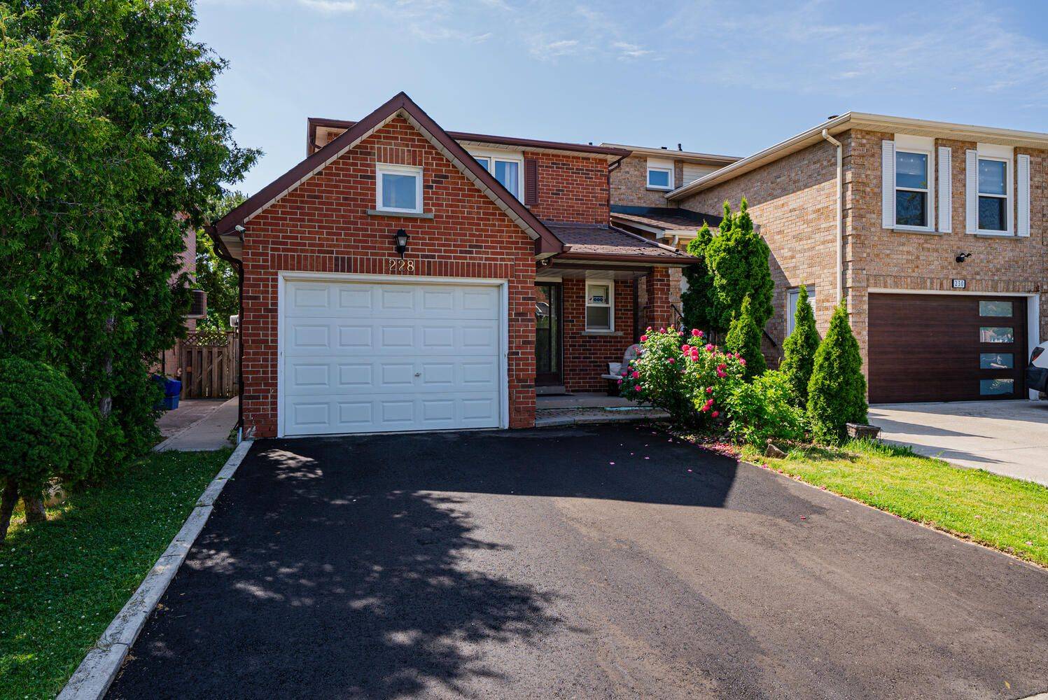 Mississauga, ON L5B 3H6,228 Lech Walesa DR