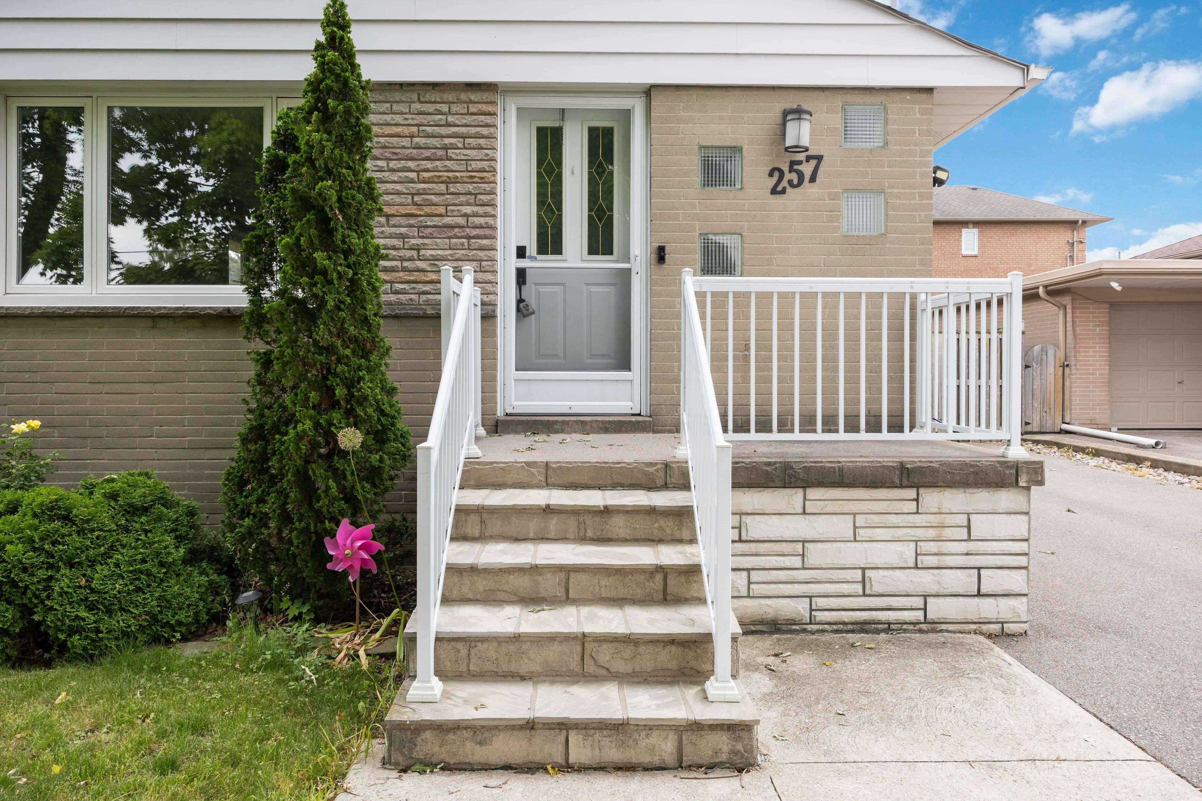 Toronto W09, ON M9R 1E9,257 The WestWay N/A #Main Floor