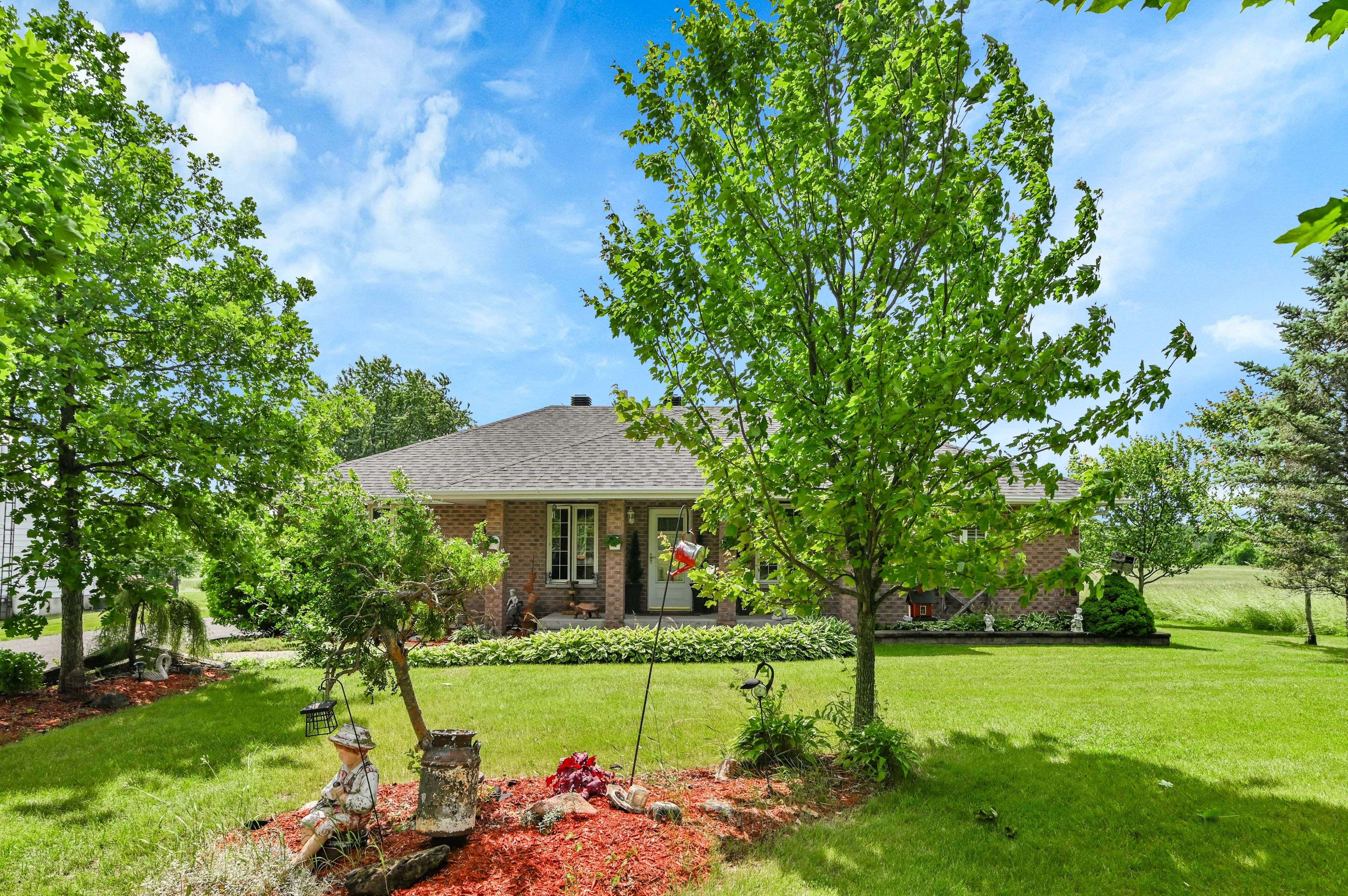 South Stormont, ON K0C 1R0,16398 County Road 18 RD
