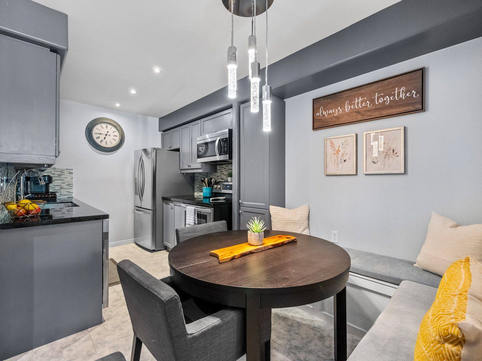 Hamilton, ON L9H 7N2,13 Bronte CT