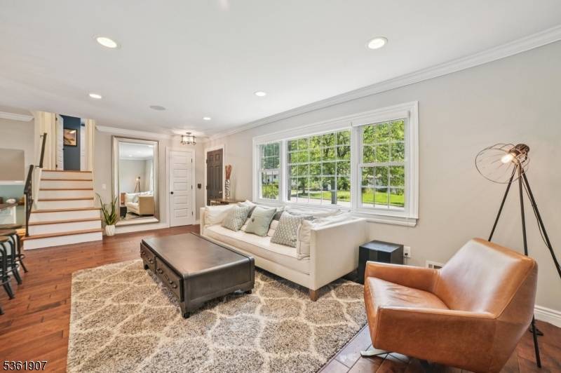 Livingston Twp., NJ 07039,24 Brookside Pl