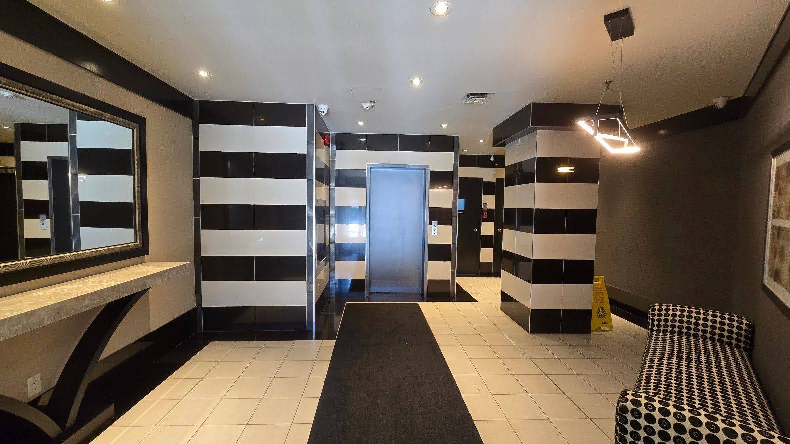 Toronto C03, ON M5P 2L7,70 Elmsthorpe AVE #103