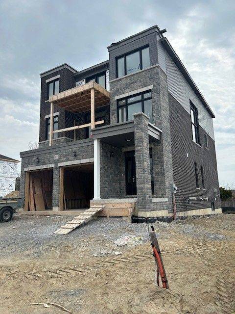 Oshawa, ON L1H 1H4,965 Queensdale AVE