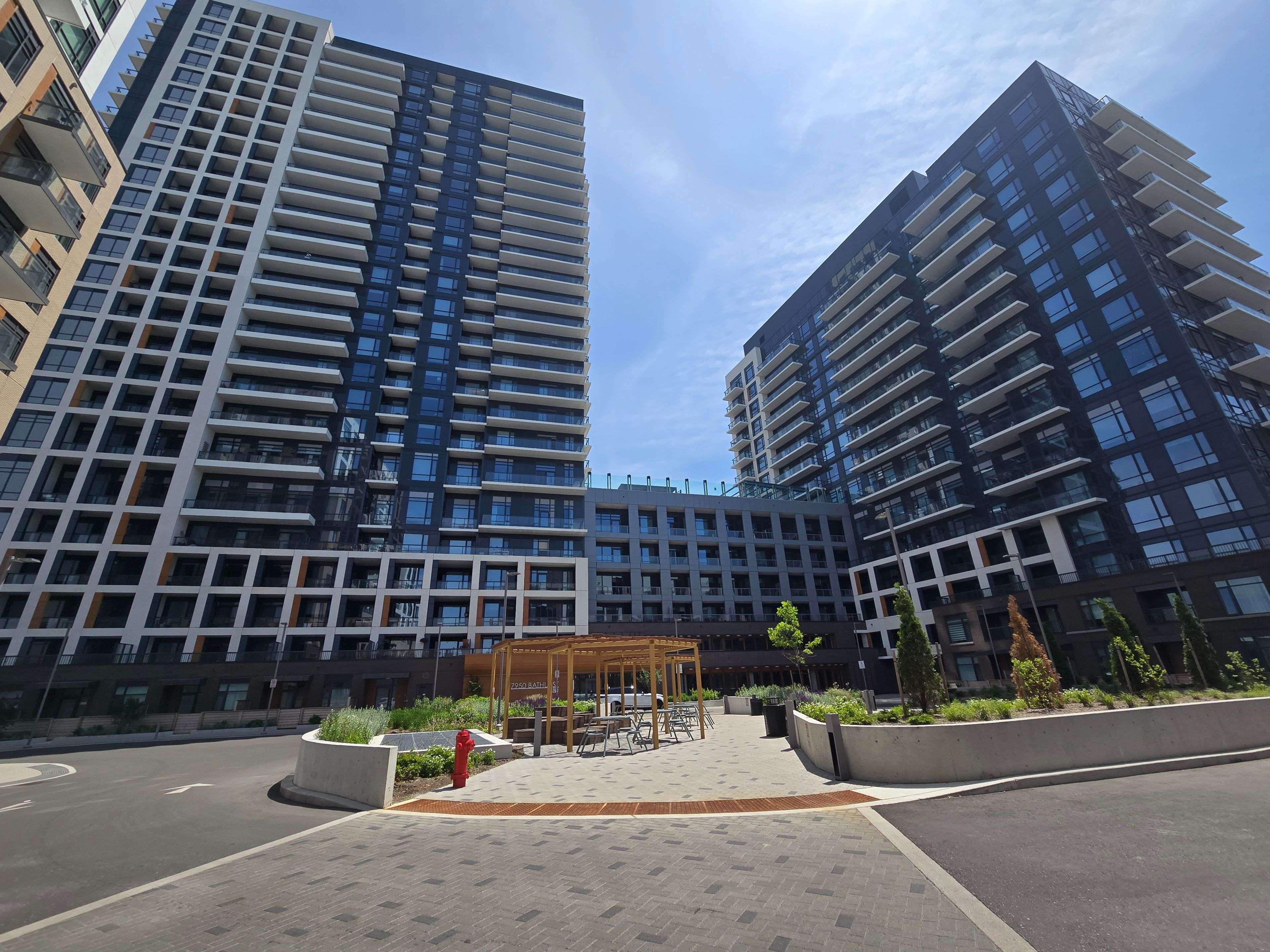 Vaughan, ON L4J 0L4,7950 Bathurst ST #B216