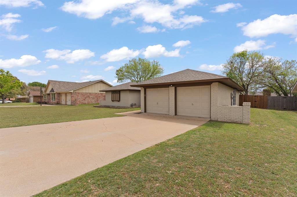 Benbrook, TX 76126,9929 Farmington Drive
