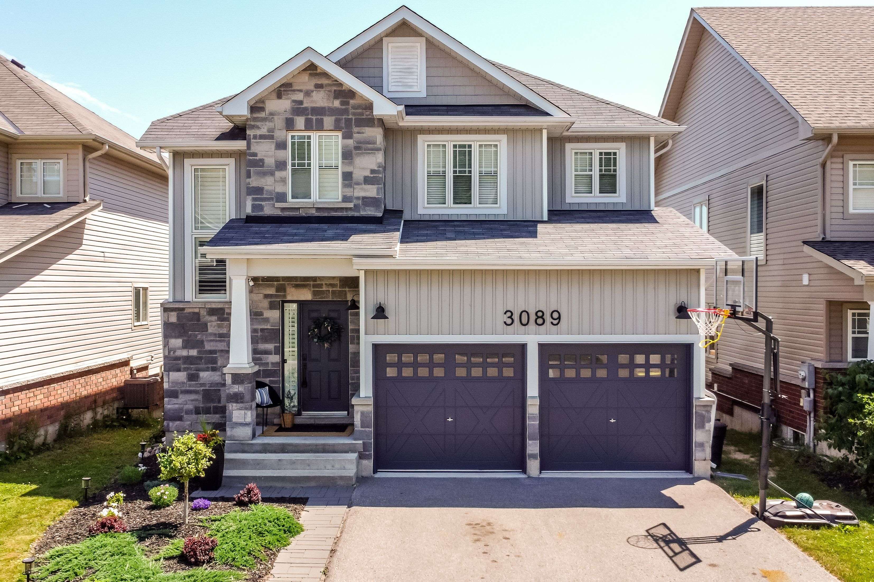 Orillia, ON L3V 6H2,3089 Emperor DR