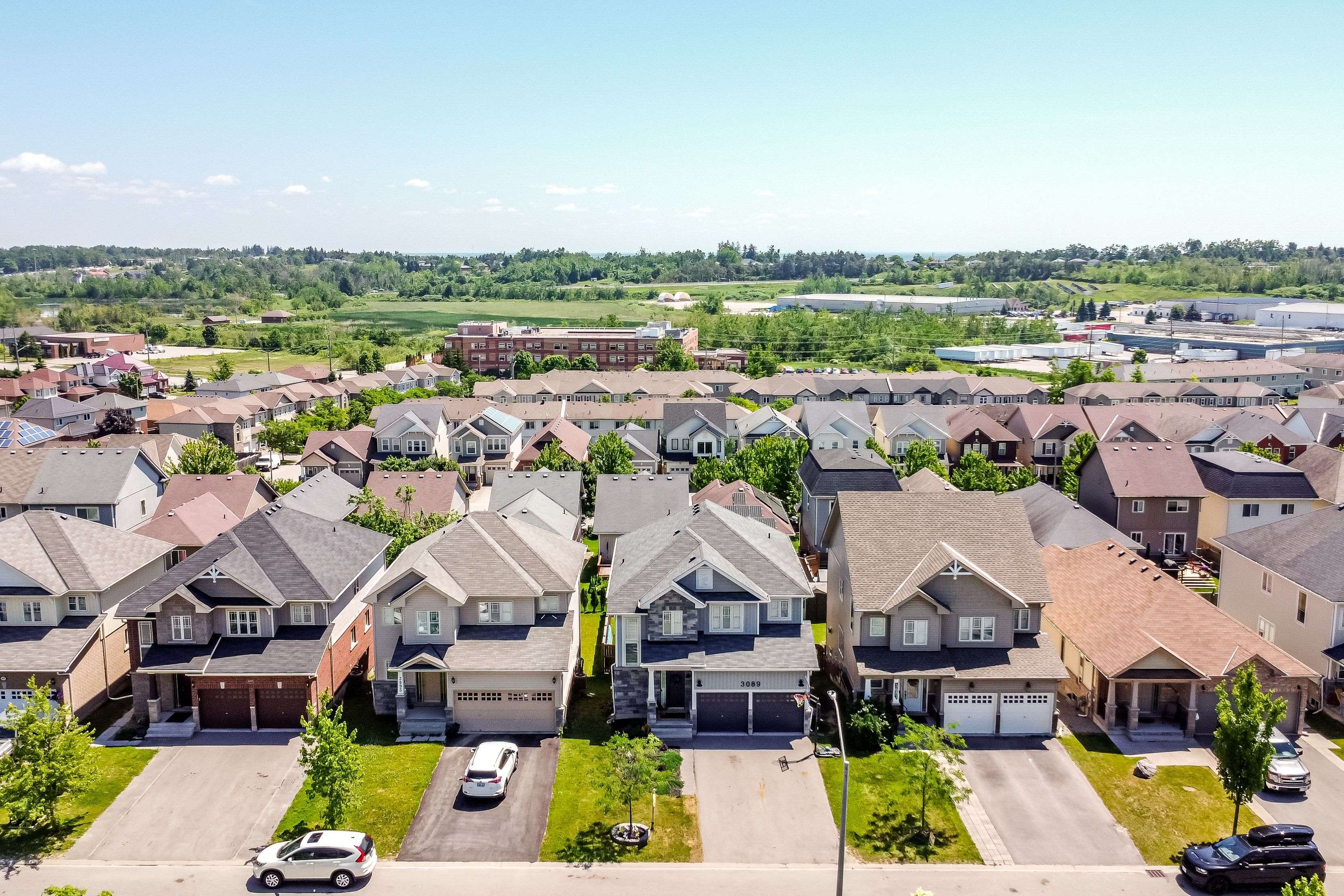 Orillia, ON L3V 6H2,3089 Emperor DR