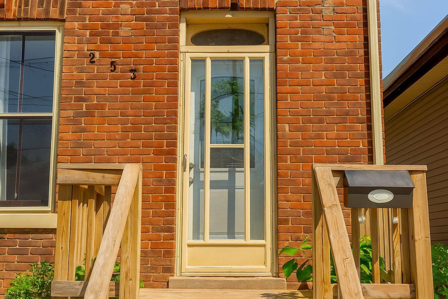 Owen Sound, ON N4K 1T8,253 11th ST E