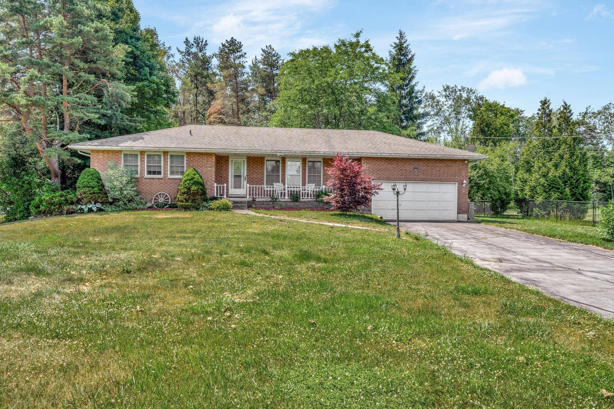 Prince Edward County, ON K0K 1L0,43 Hanthorn ST