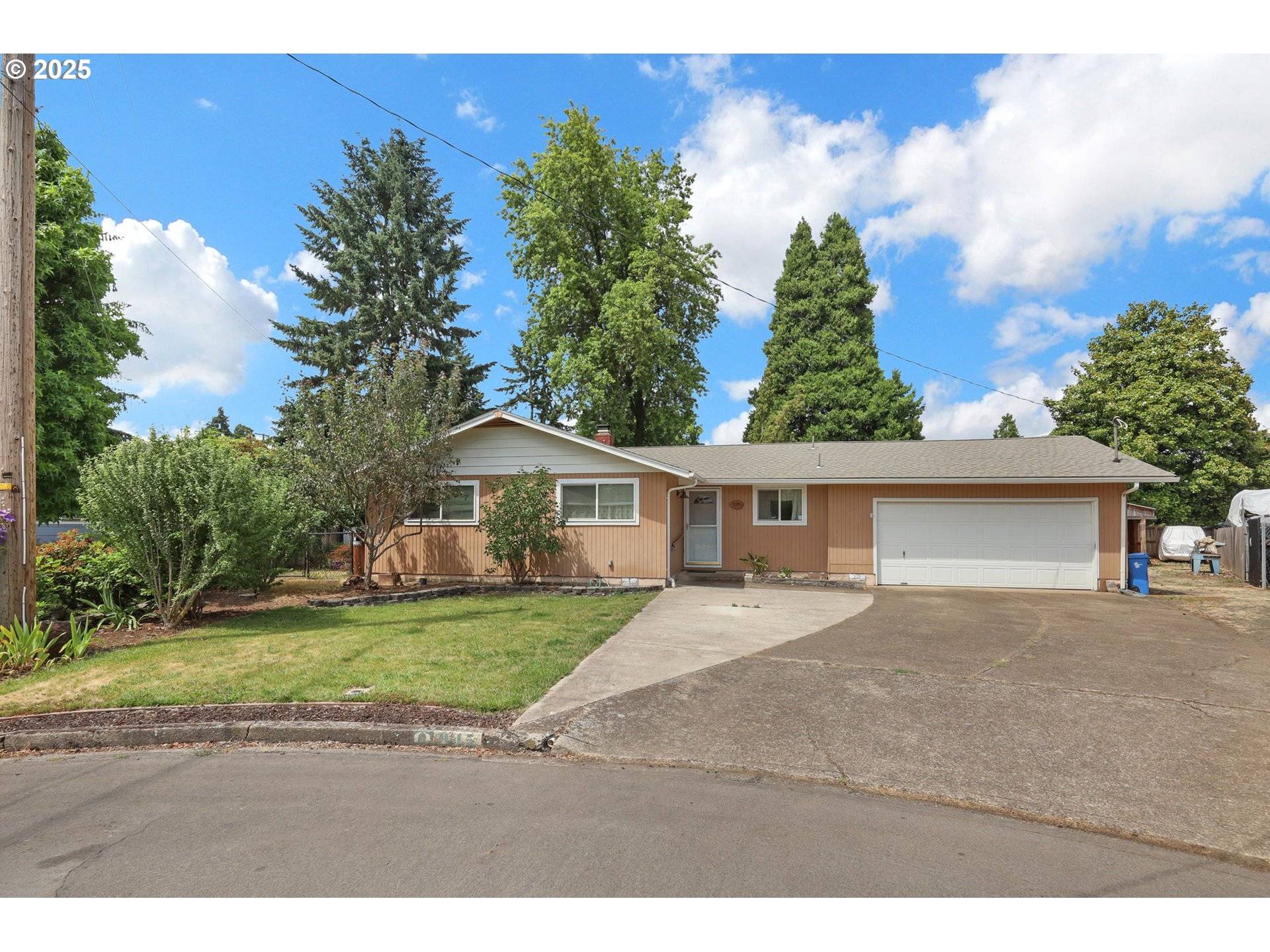 Eugene, OR 97404,945 IRVING CT