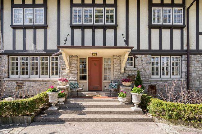 Toronto C09, ON M4W 3A3,40 Castle Frank CRES