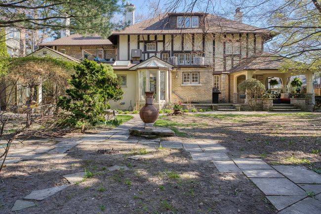 Toronto C09, ON M4W 3A3,40 Castle Frank CRES