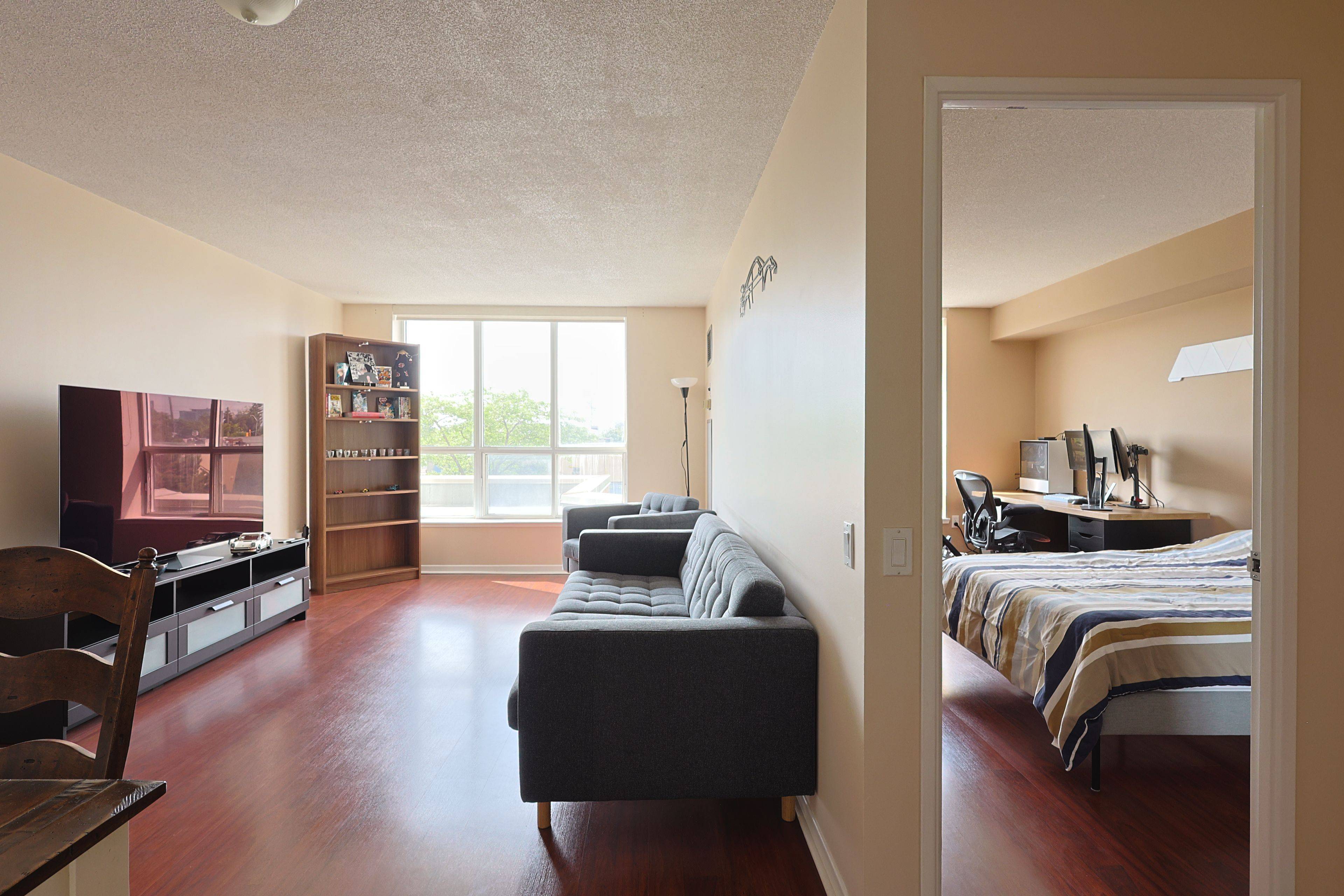 Toronto C11, ON M4H 1P2,21 Overlea BLVD #208