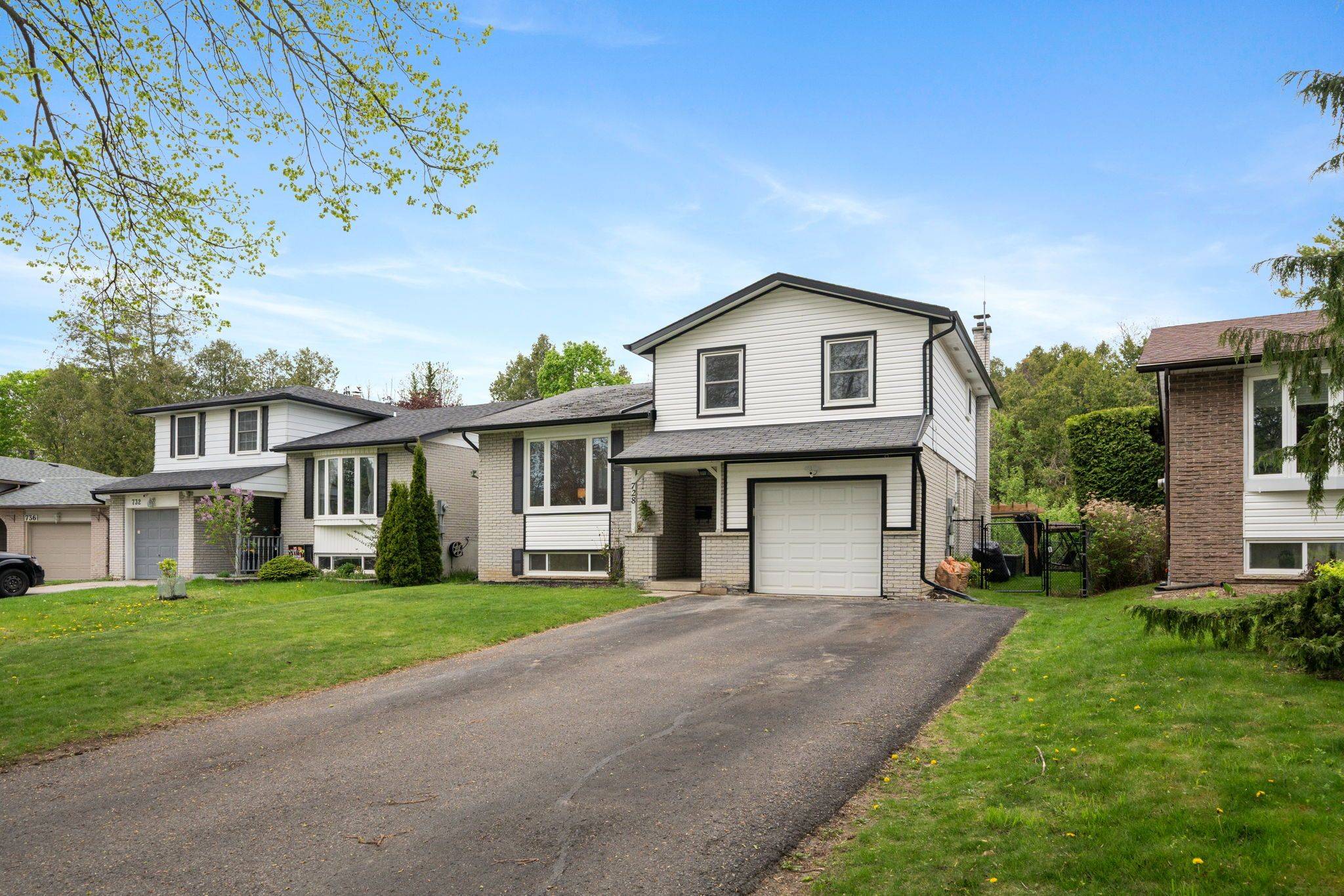 Oshawa, ON L1J 6A8,728 Bermuda AVE