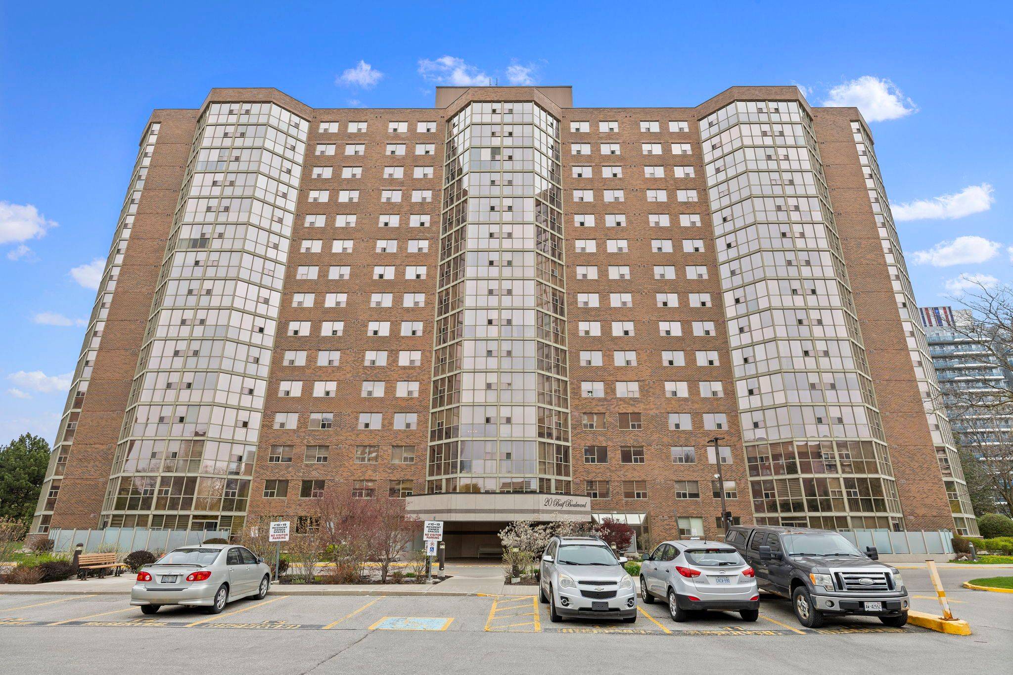 Richmond Hill, ON L4C 8T1,20 Baif BLVD #709
