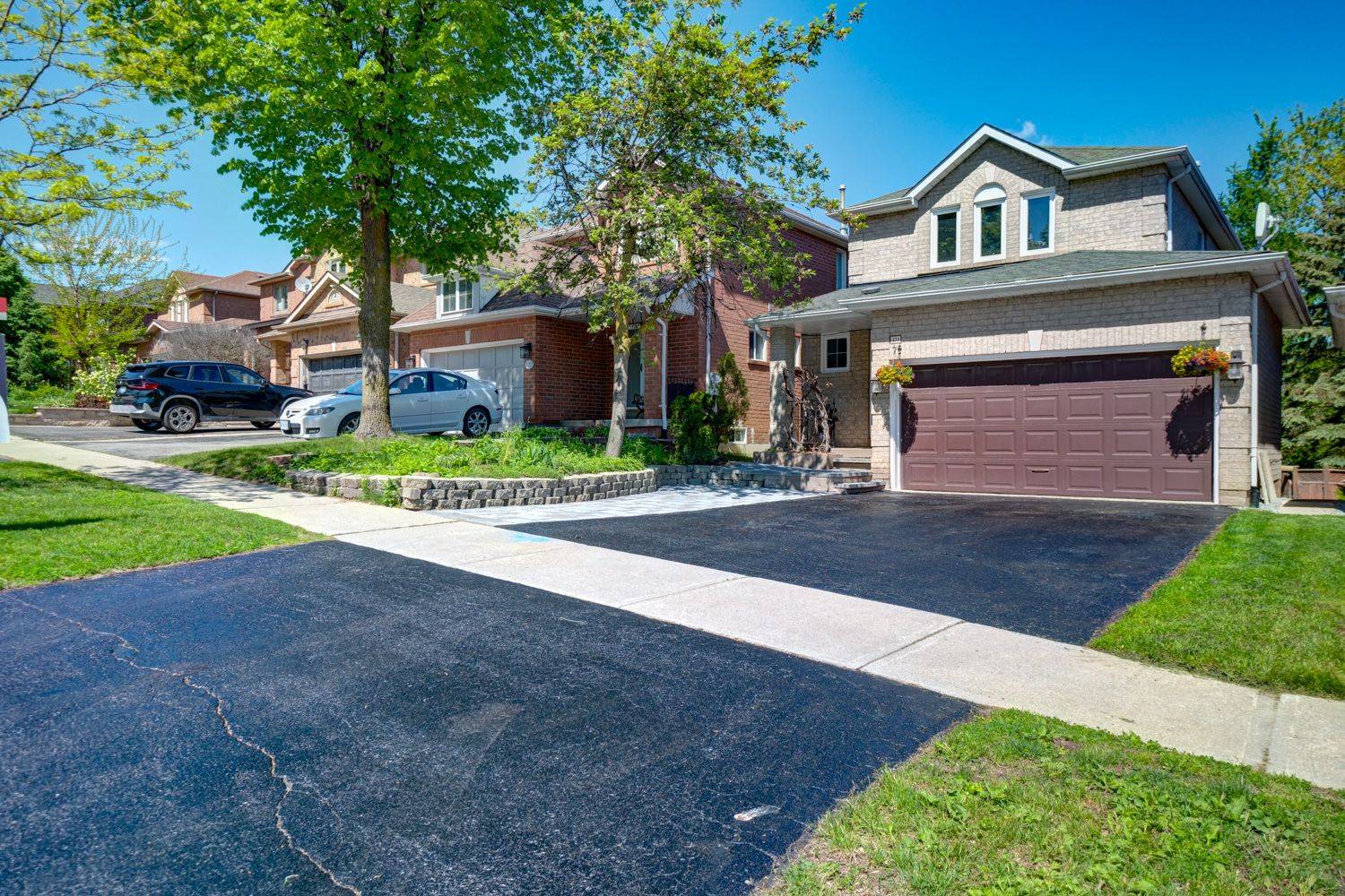 Newmarket, ON L3X 2C1,431 Carruthers AVE