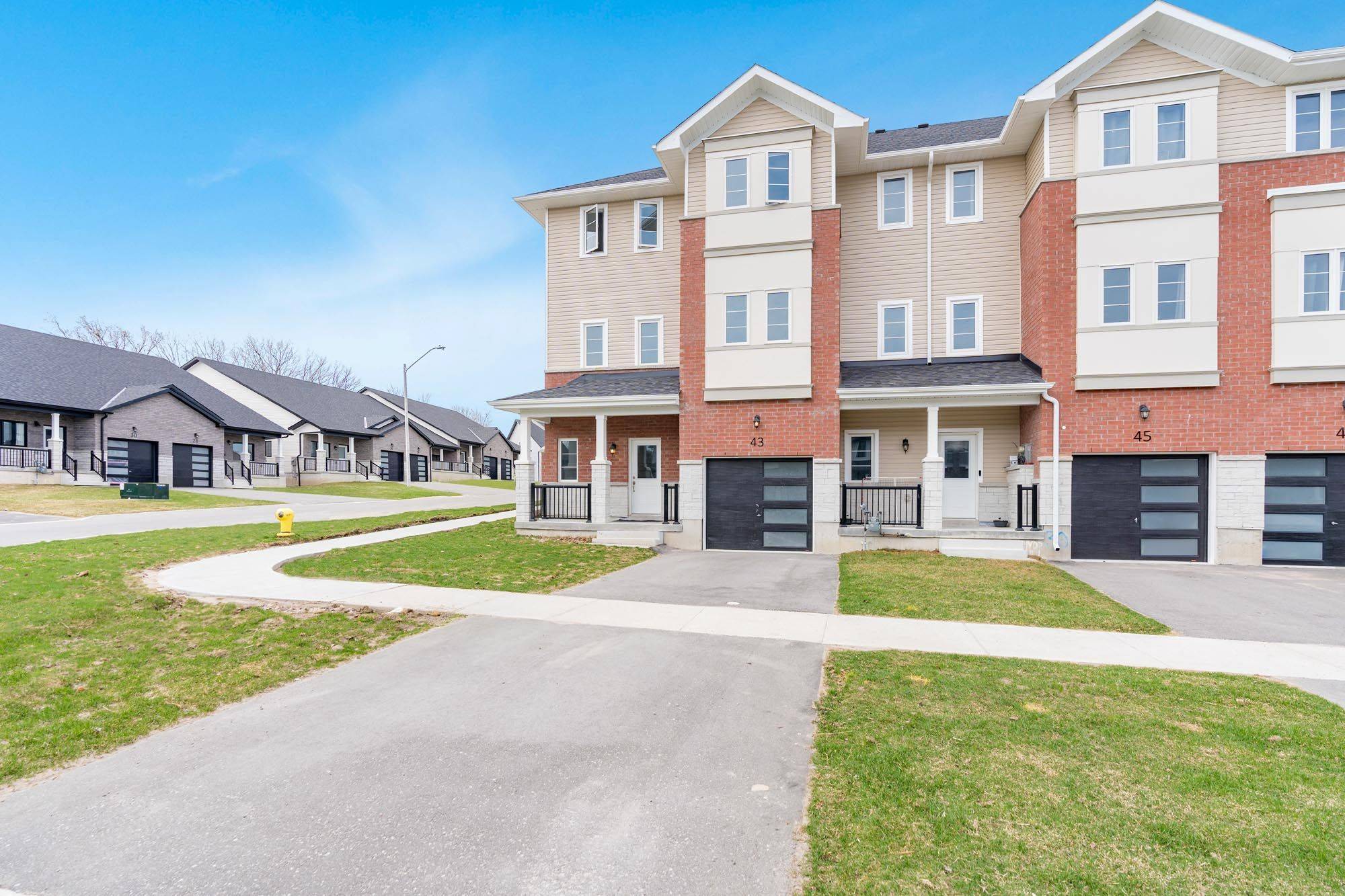Penetanguishene, ON L9M 0W1,43 Lahey CRES