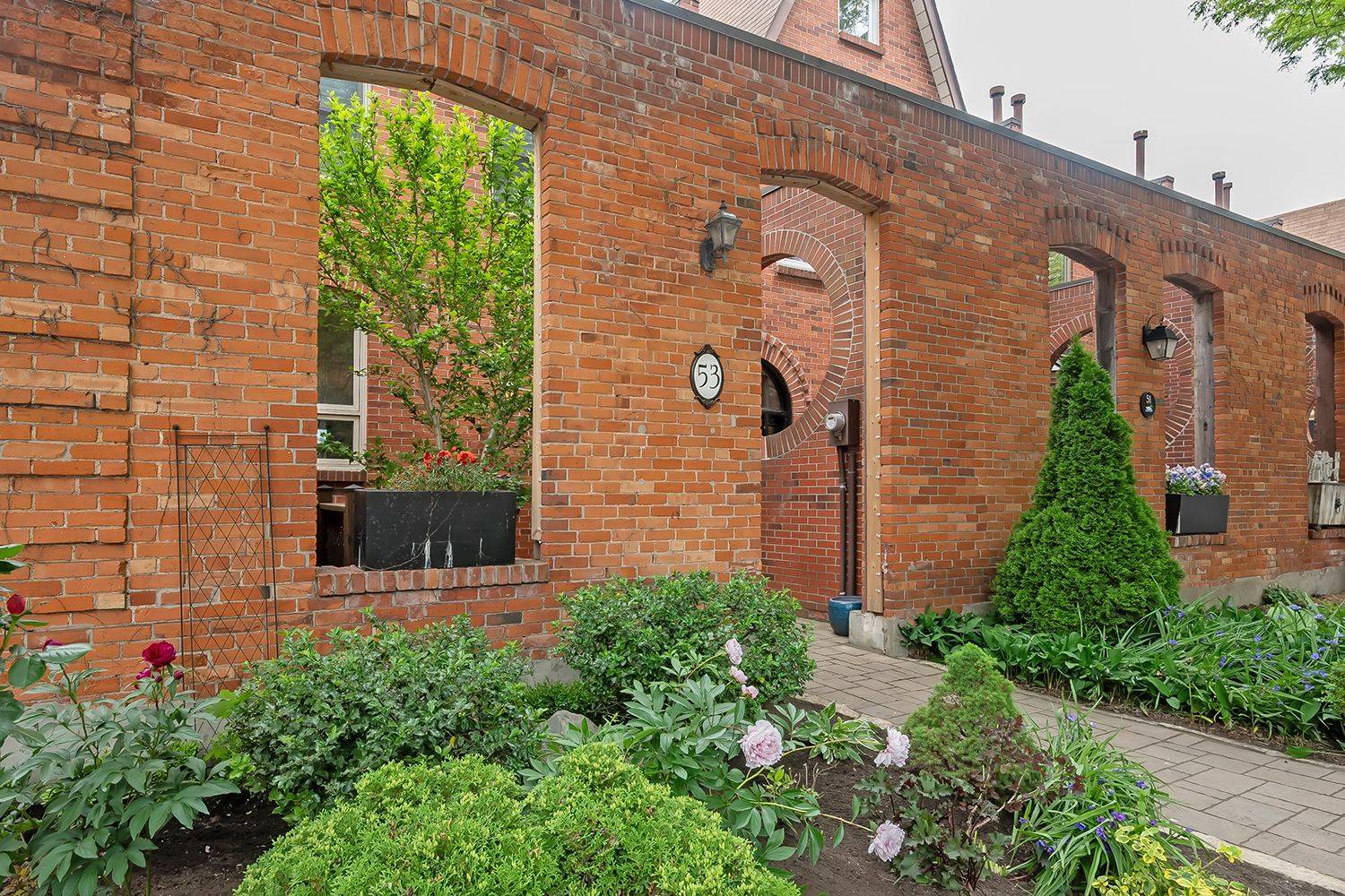 Oakville, ON L6K 3R7,53 Forsythe ST