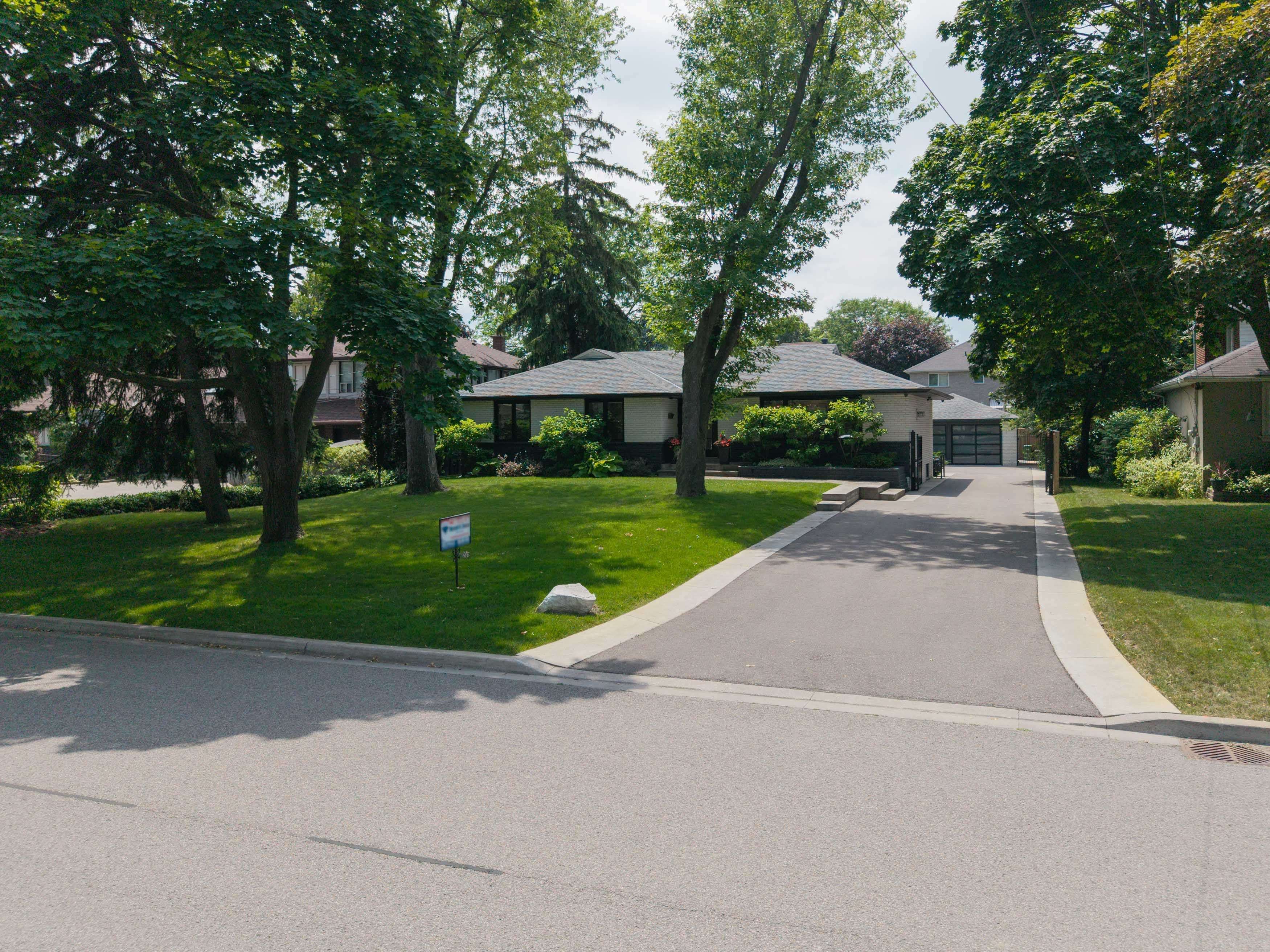 Toronto W08, ON M9B 5B7,92 Warwood RD